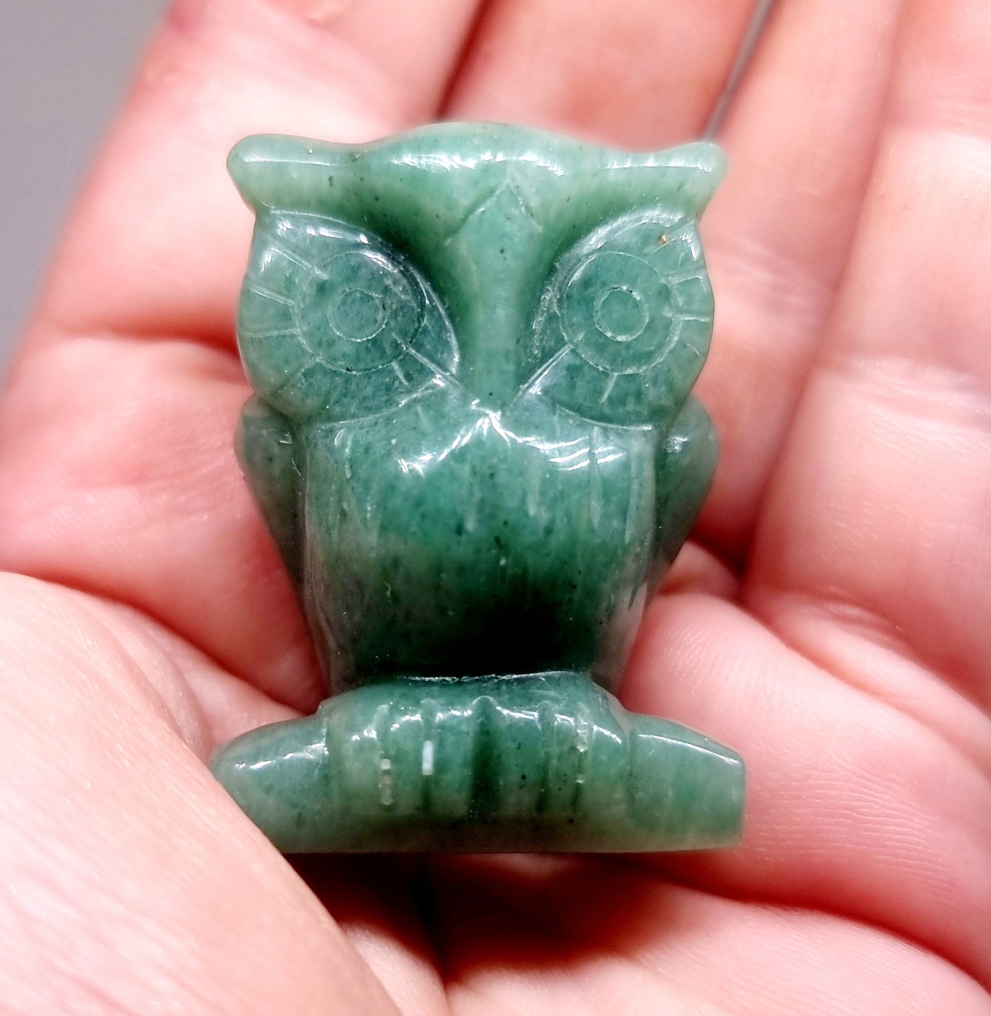 GREEN AVENTURINE CARVED OWL 4 cm - PROSPERITY