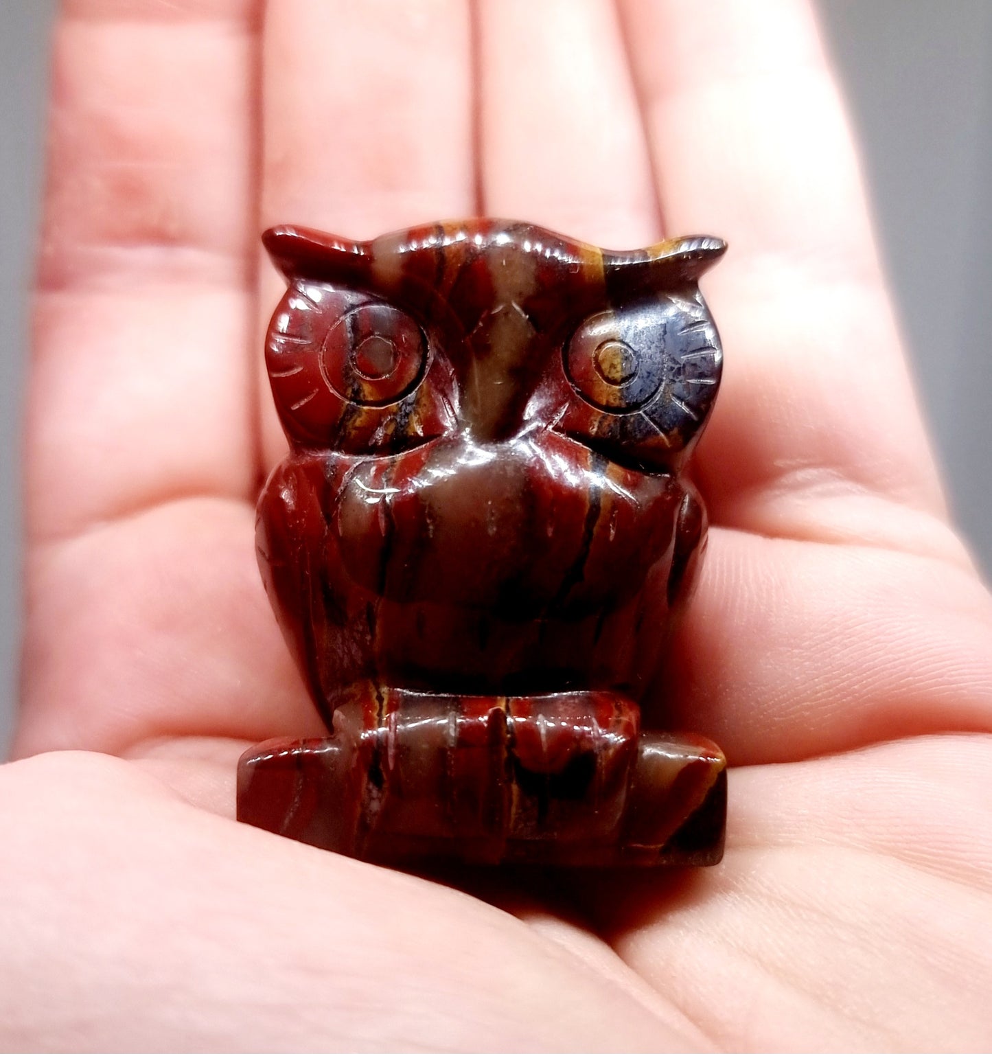 TIGER EYE CARVED OWL 4 cm - COURAGE & PROTECTION