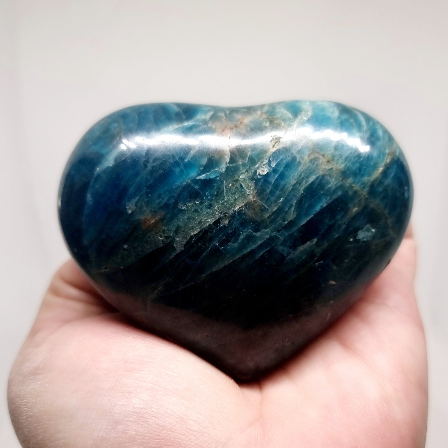 APATITE POLISHED HEART 8 x 6 cm - THE STONE OF MANIFESTATION