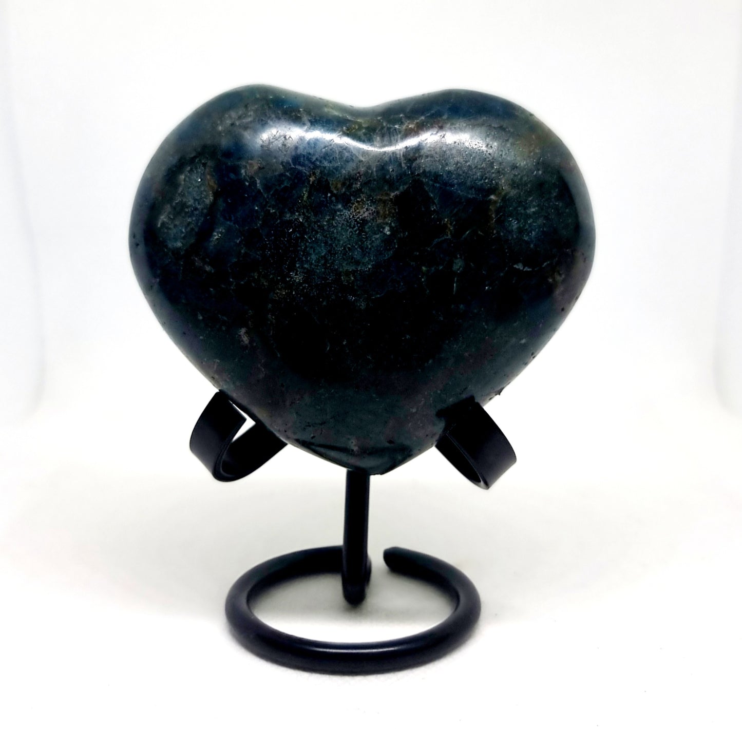 APATITE POLISHED HEART 8.5 x 6.5 cm - THE STONE OF MANIFESTATION