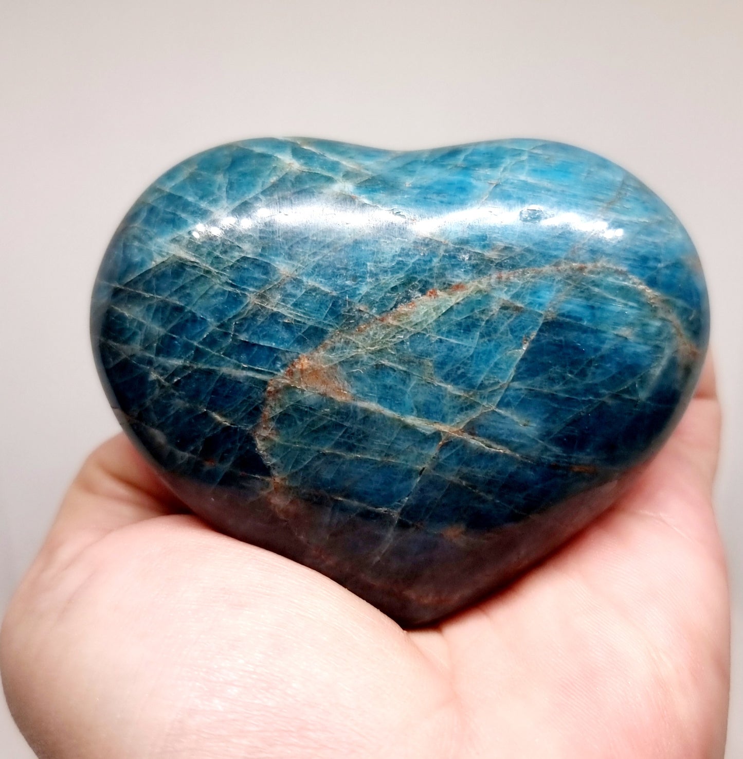 APATITE POLISHED HEART 8 x 6.5 cm - THE STONE OF MANIFESTATION