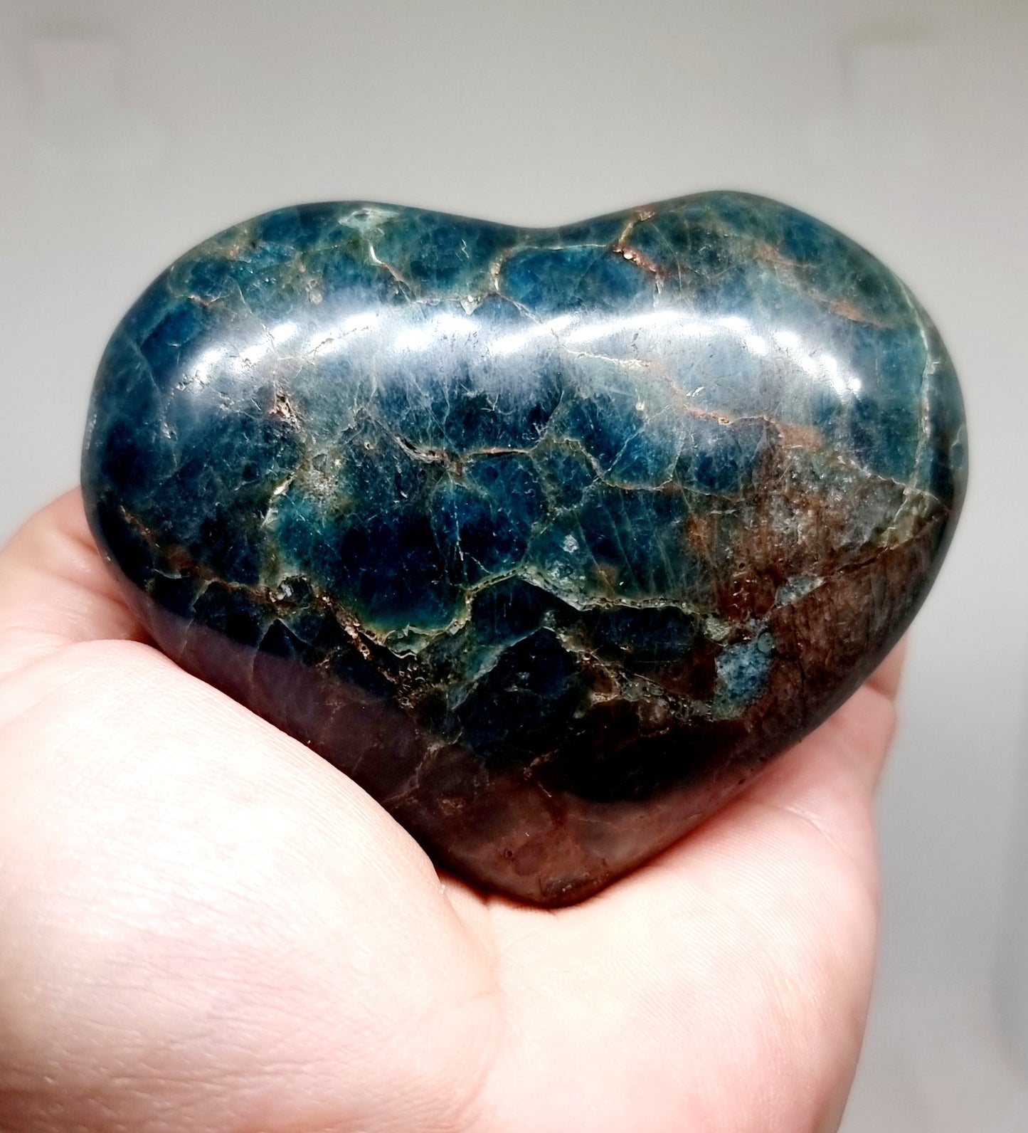 APATITE POLISHED HEART 9 x 6.5 cm - THE STONE OF MANIFESTATION