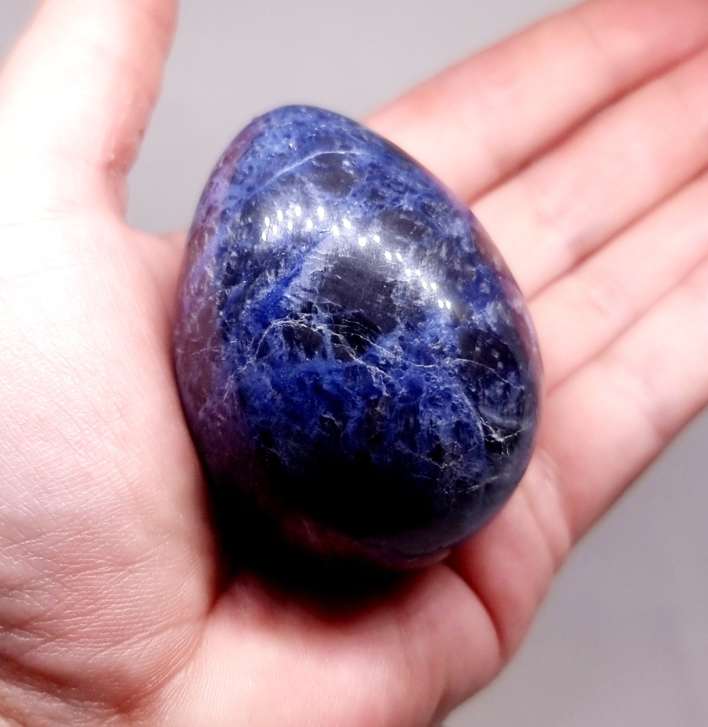 SODALITE POLISHED EGG 138 g - EMOTIONAL WELL BEING