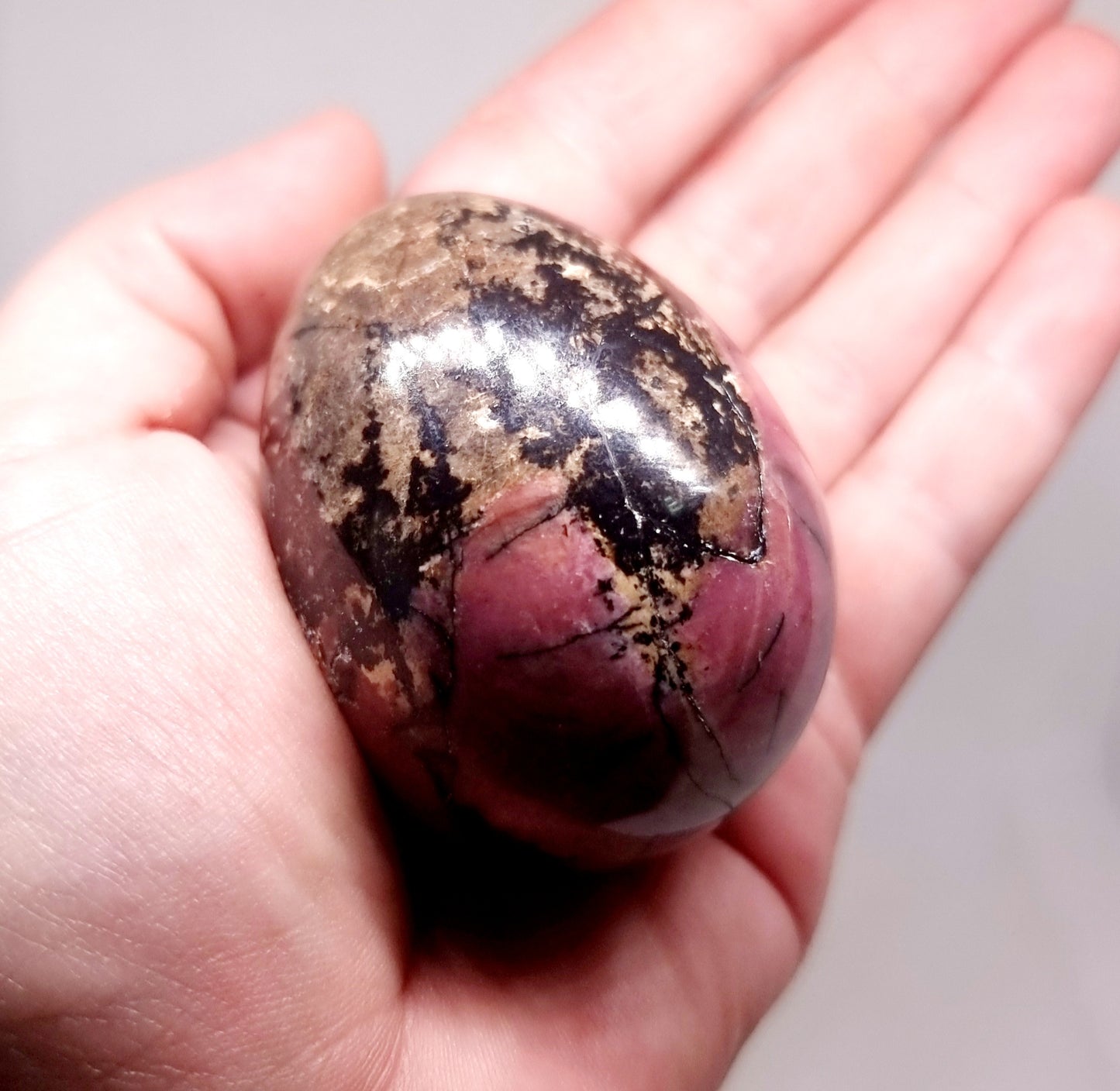 RHODONITE POLISHED EGG 225 g - LOVE