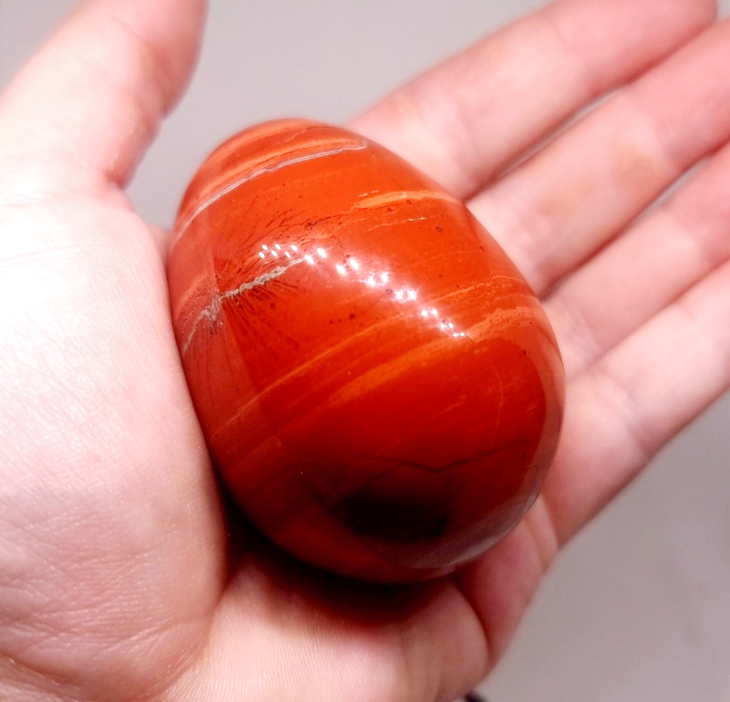 RED JASPER POLISHED EGG 188 g - GROUNDING & COMFORT