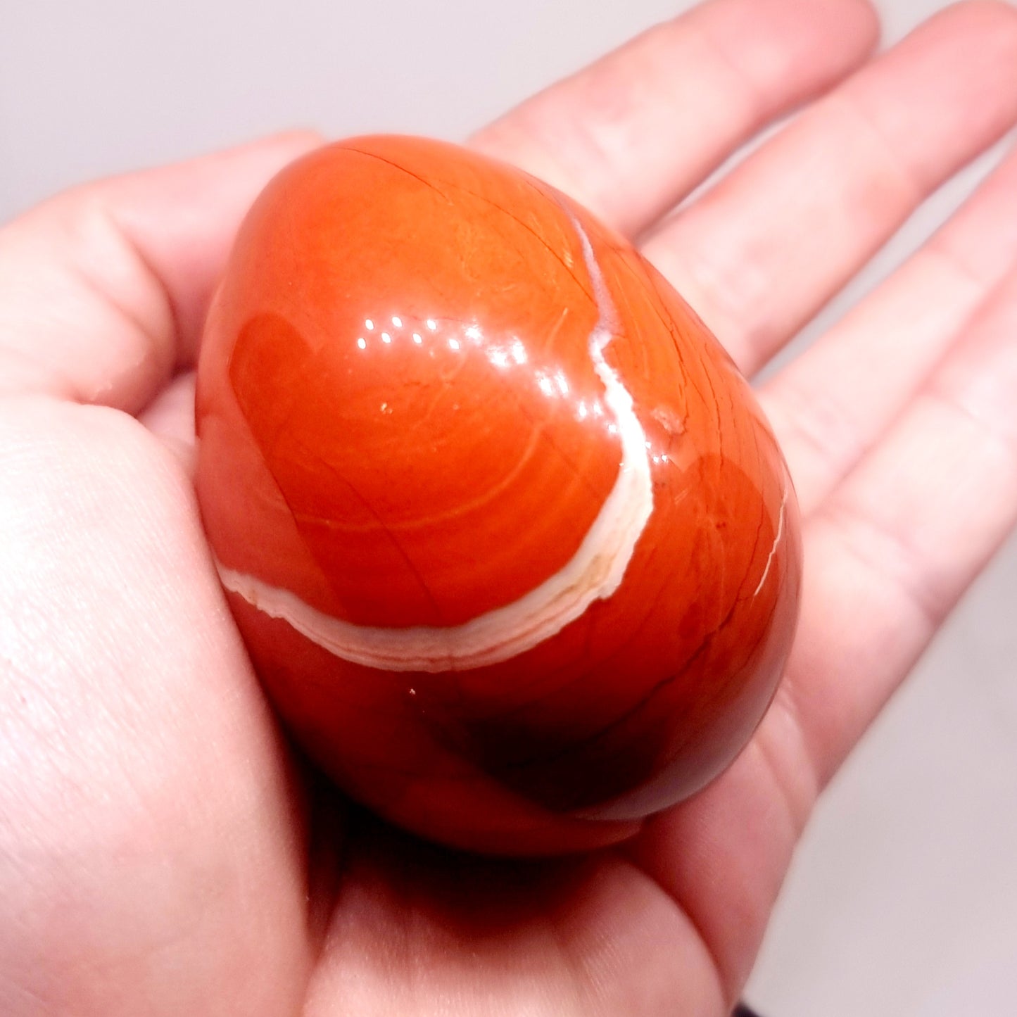 RED JASPER POLISHED EGG 181 g - GROUNDING & COMFORT