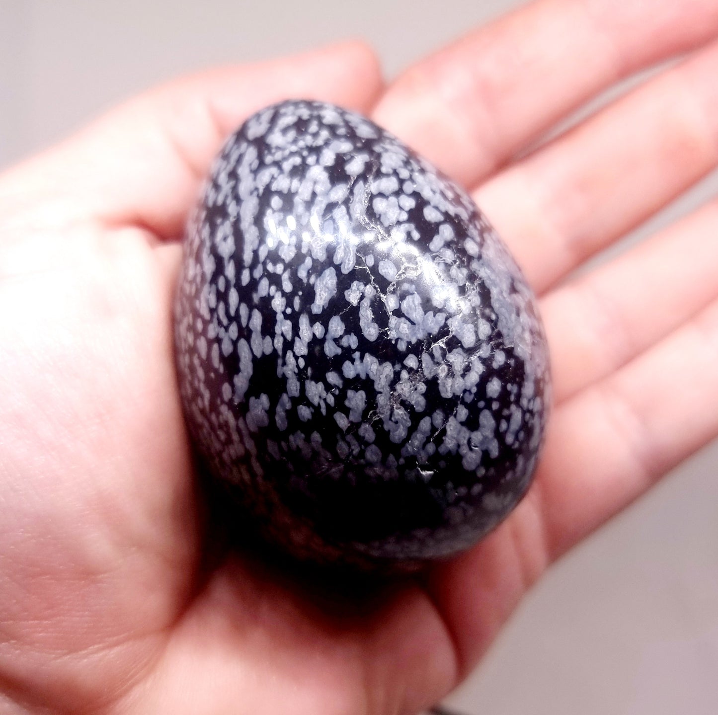 SNOWFLAKE OBSIDIAN POLISHED EGG 149 g - GROUNDING