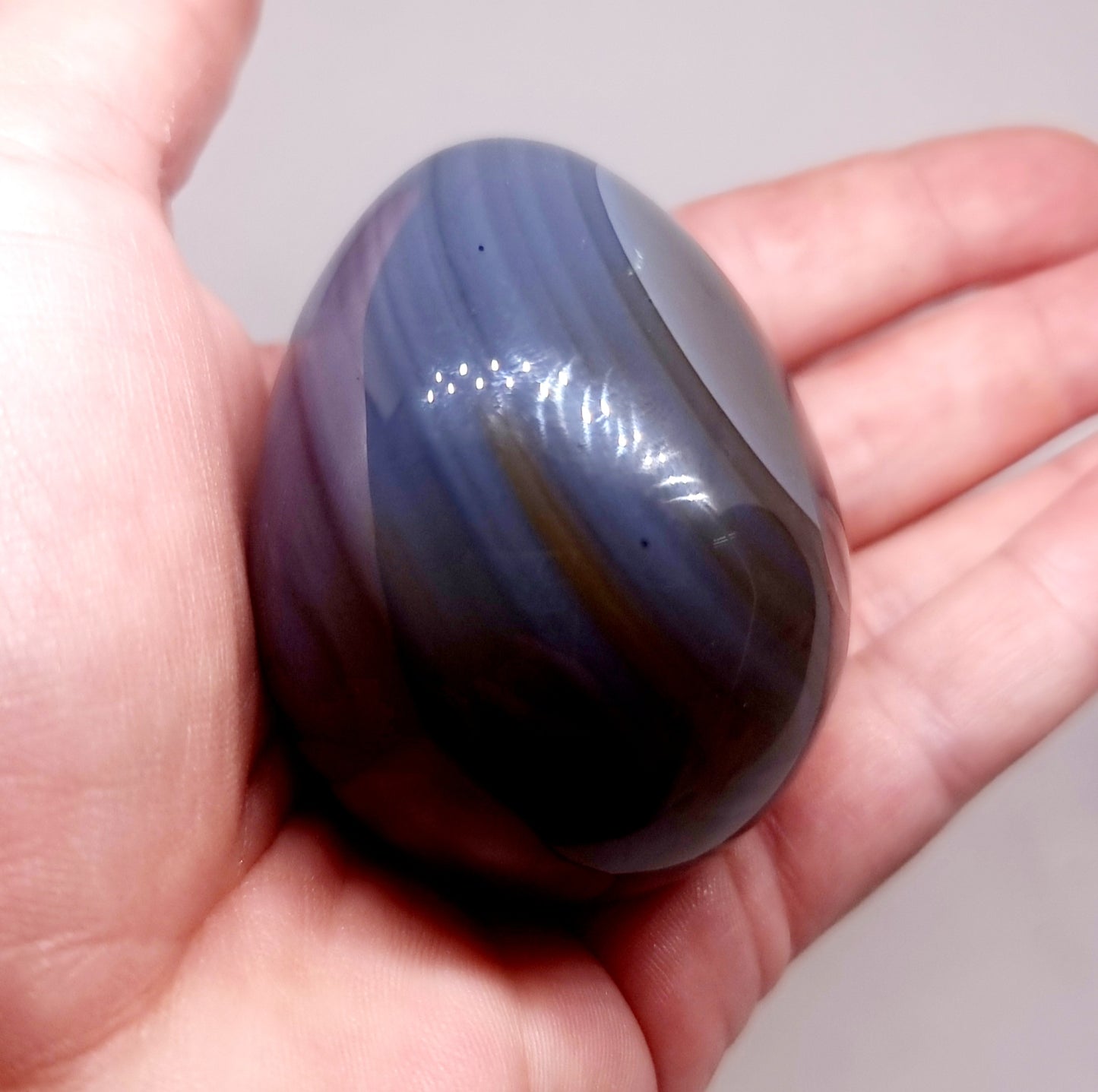 TRANSLUCENT BANDED AGATE POLISHED EGG 153 g - AURA PROTECTION