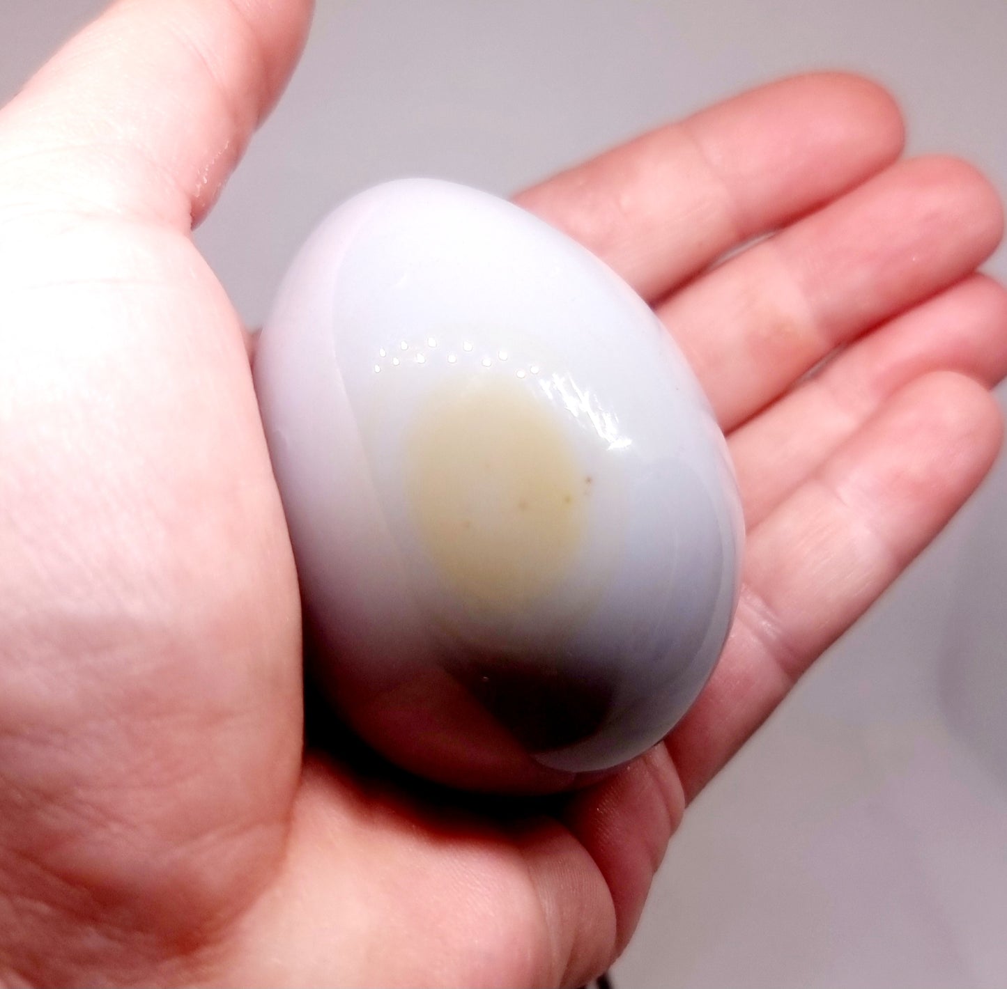 TRANSLUCENT BANDED AGATE POLISHED EGG 167 g - AURA PROTECTION