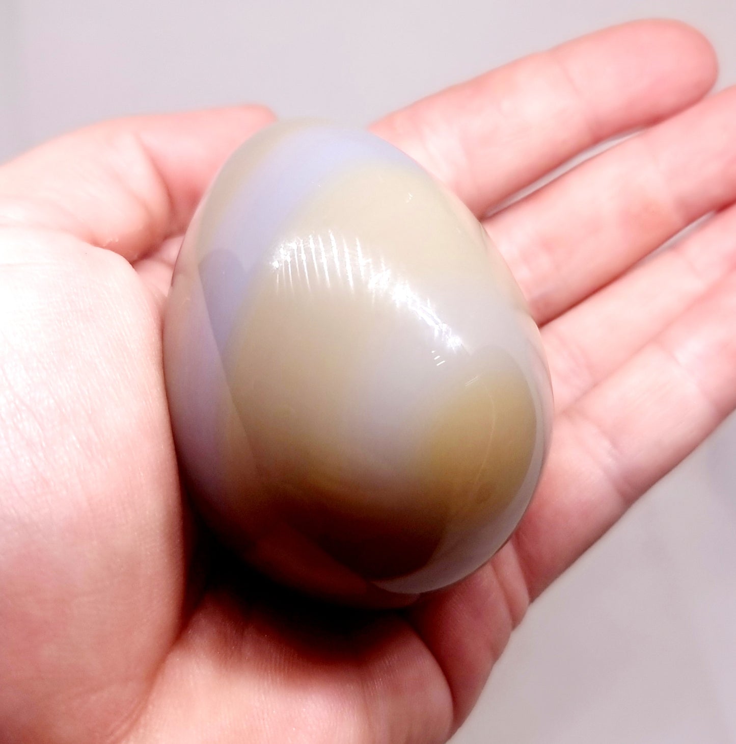 TRANSLUCENT BANDED AGATE POLISHED EGG 160 g - AURA PROTECTION