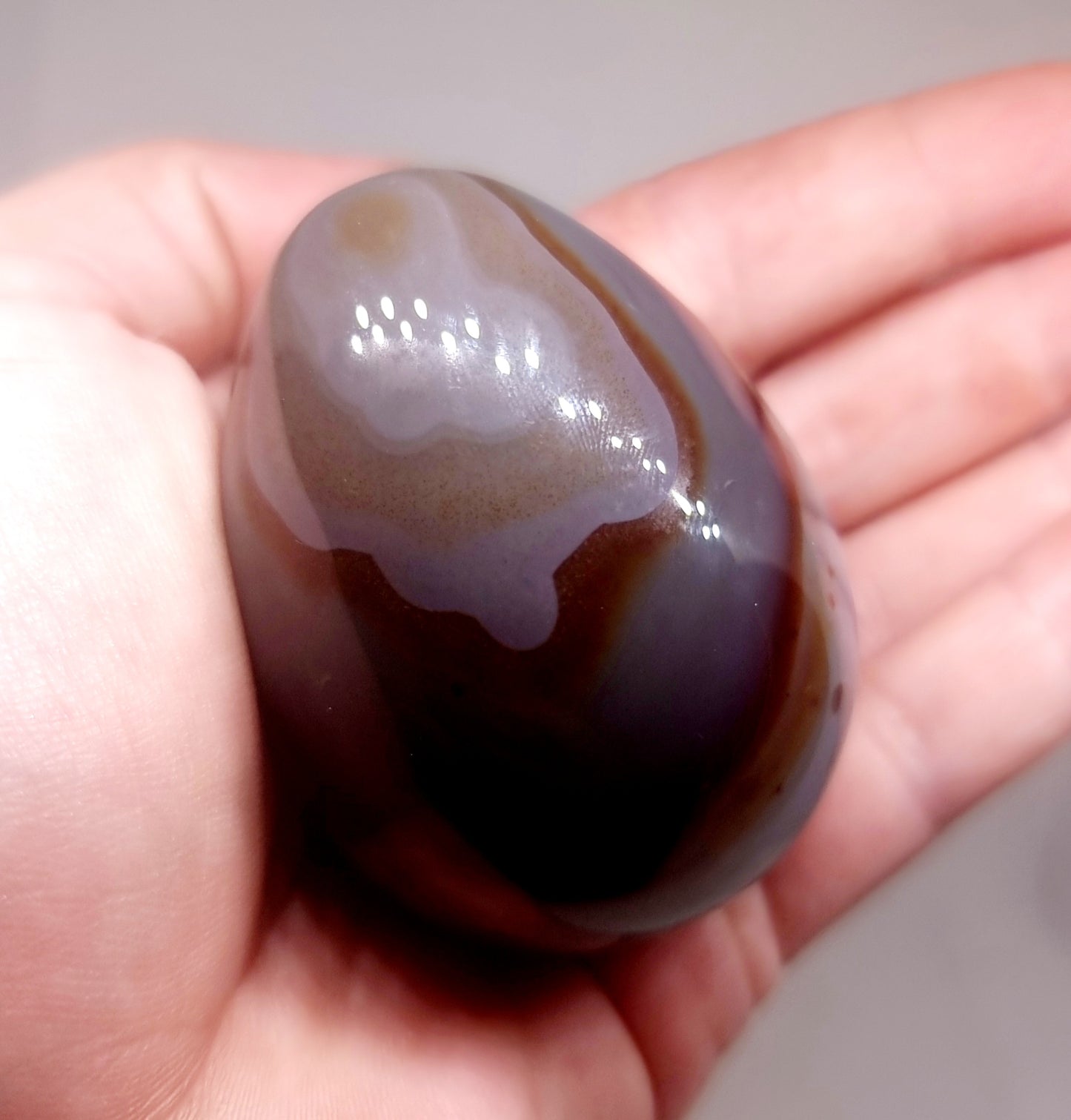 TRANSLUCENT BANDED AGATE POLISHED EGG 163 g - AURA PROTECTION