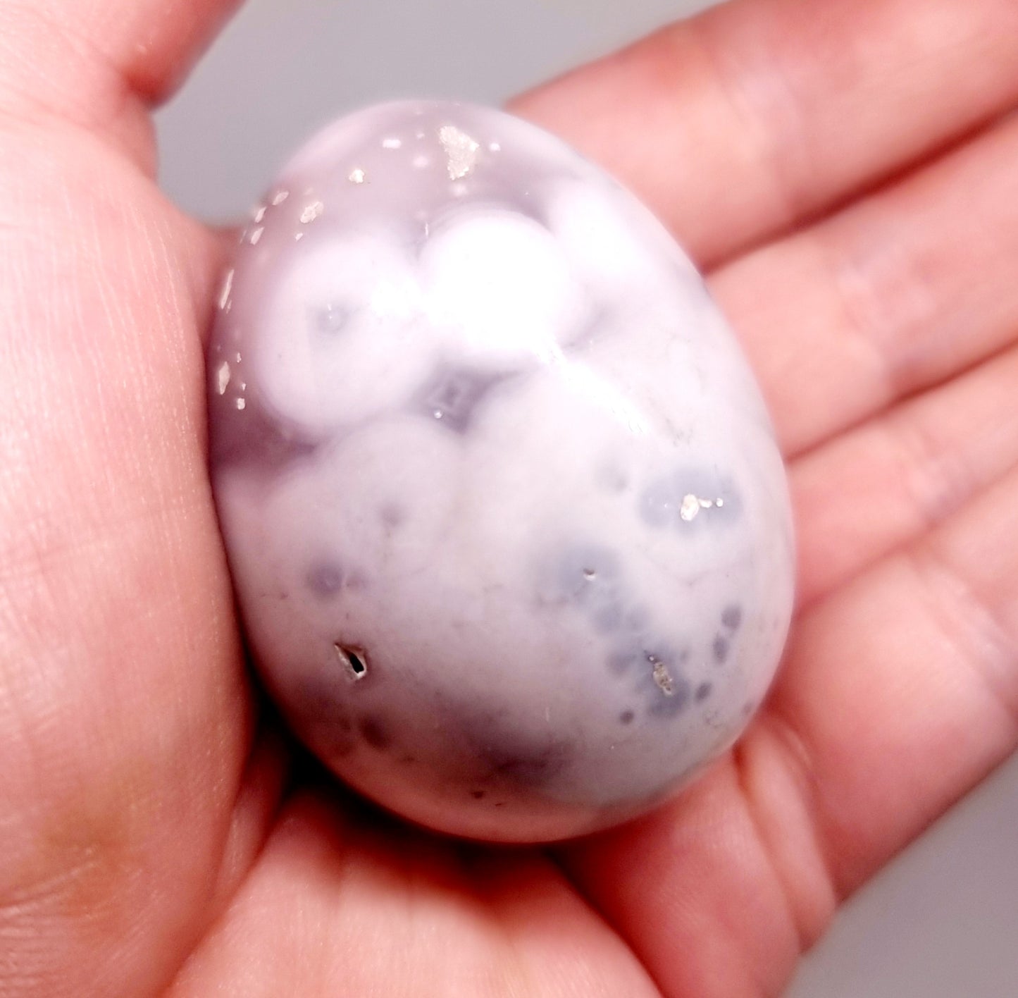 WHITE ORBICULAR OCEAN JASPER POLISHED EGG 93 g - TRANQUILITY