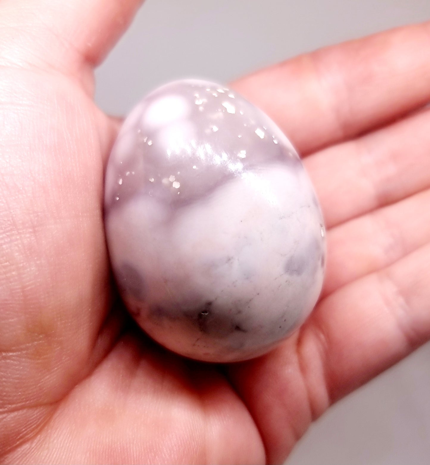 WHITE ORBICULAR OCEAN JASPER POLISHED EGG 93 g - TRANQUILITY