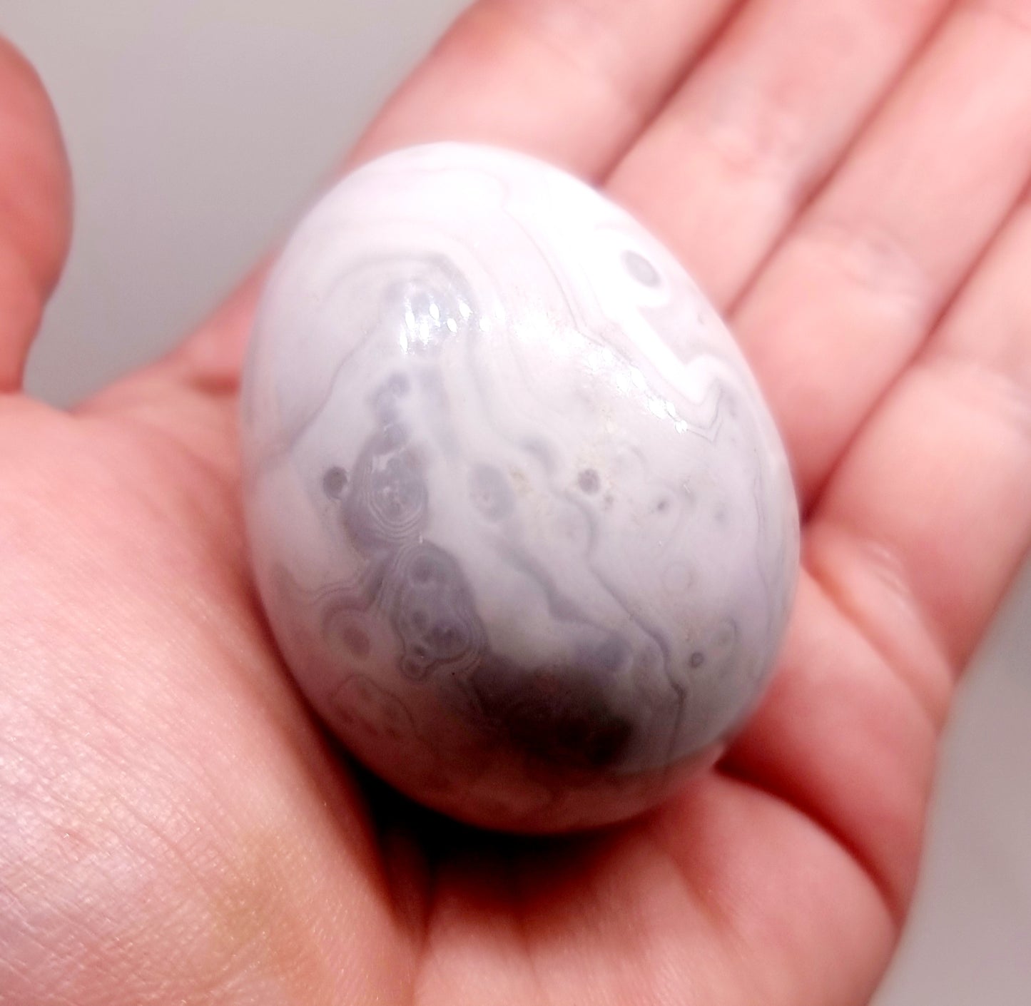 WHITE ORBICULAR OCEAN JASPER POLISHED EGG 92 g - TRANQUILITY