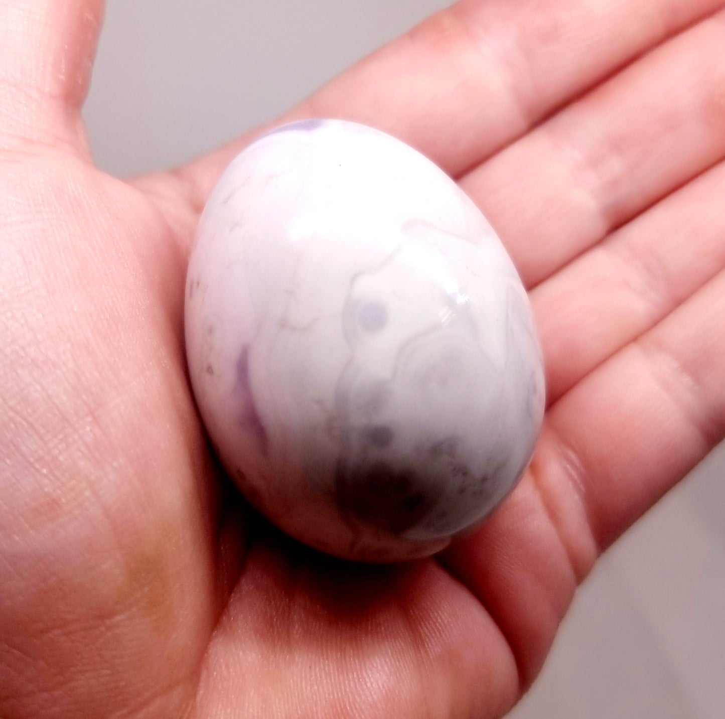 WHITE ORBICULAR OCEAN JASPER POLISHED EGG 92 g - TRANQUILITY