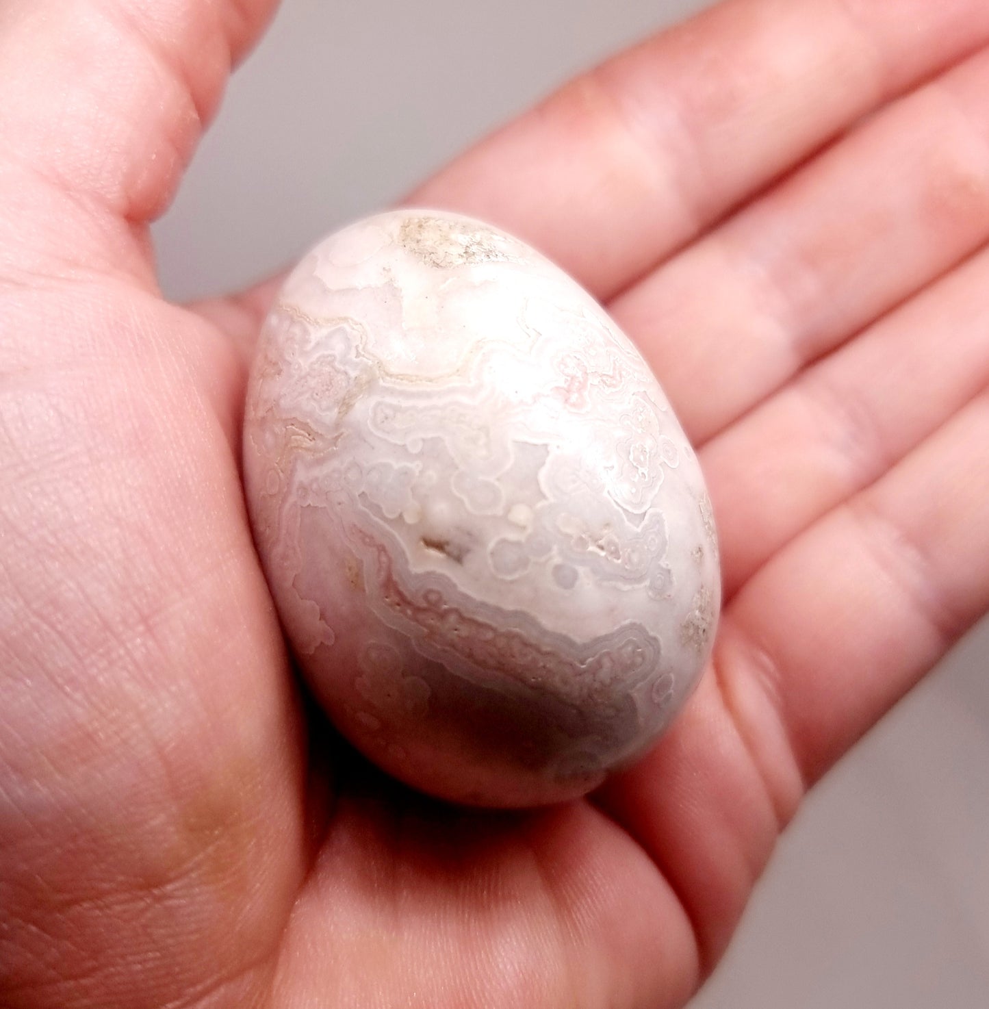 WHITE ORBICULAR OCEAN JASPER POLISHED EGG 91 g - TRANQUILITY