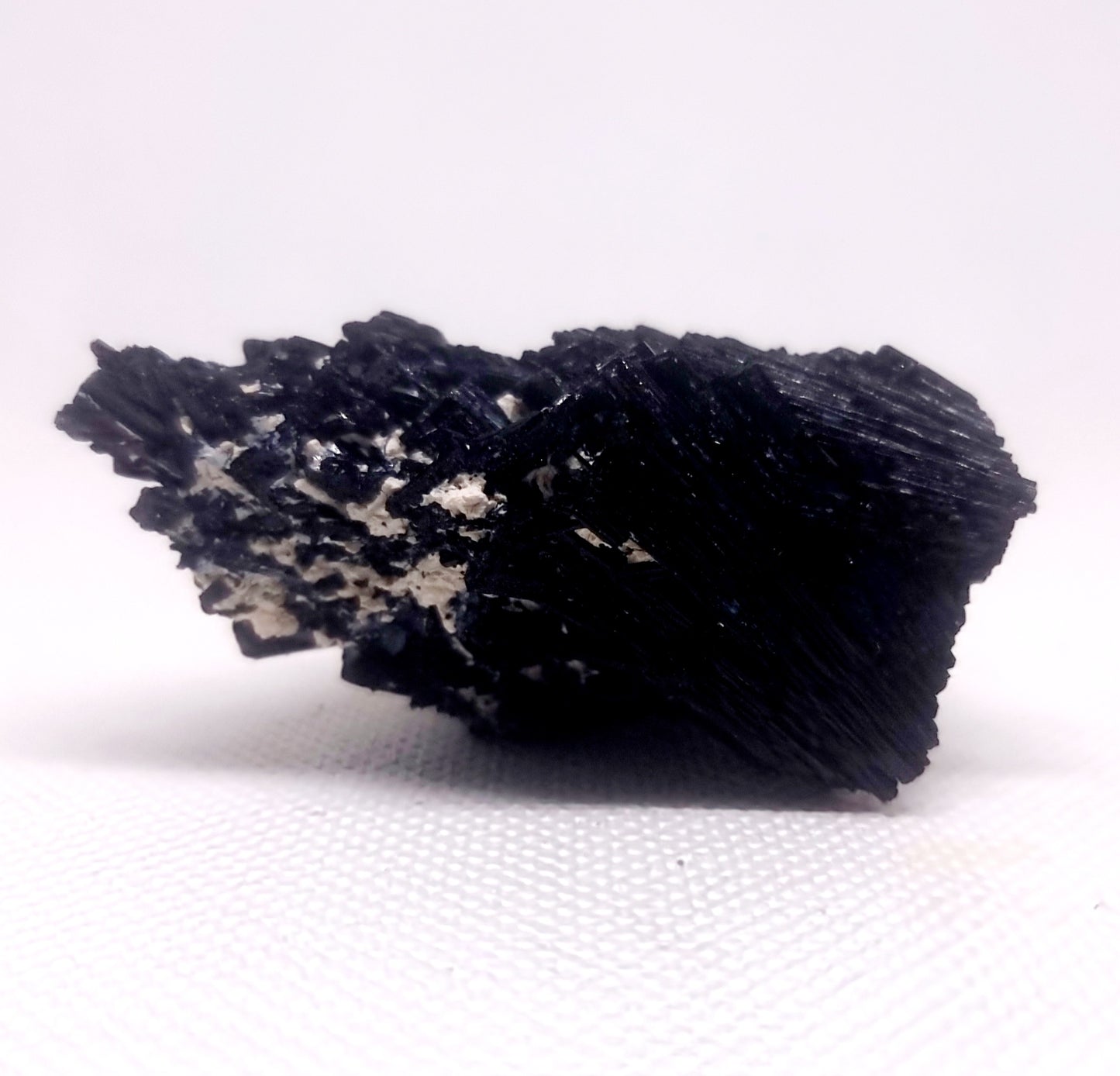 BLACK SCHORL TOURMALINE SPECIMEN 82 g - SHAMANIC PROTECTION