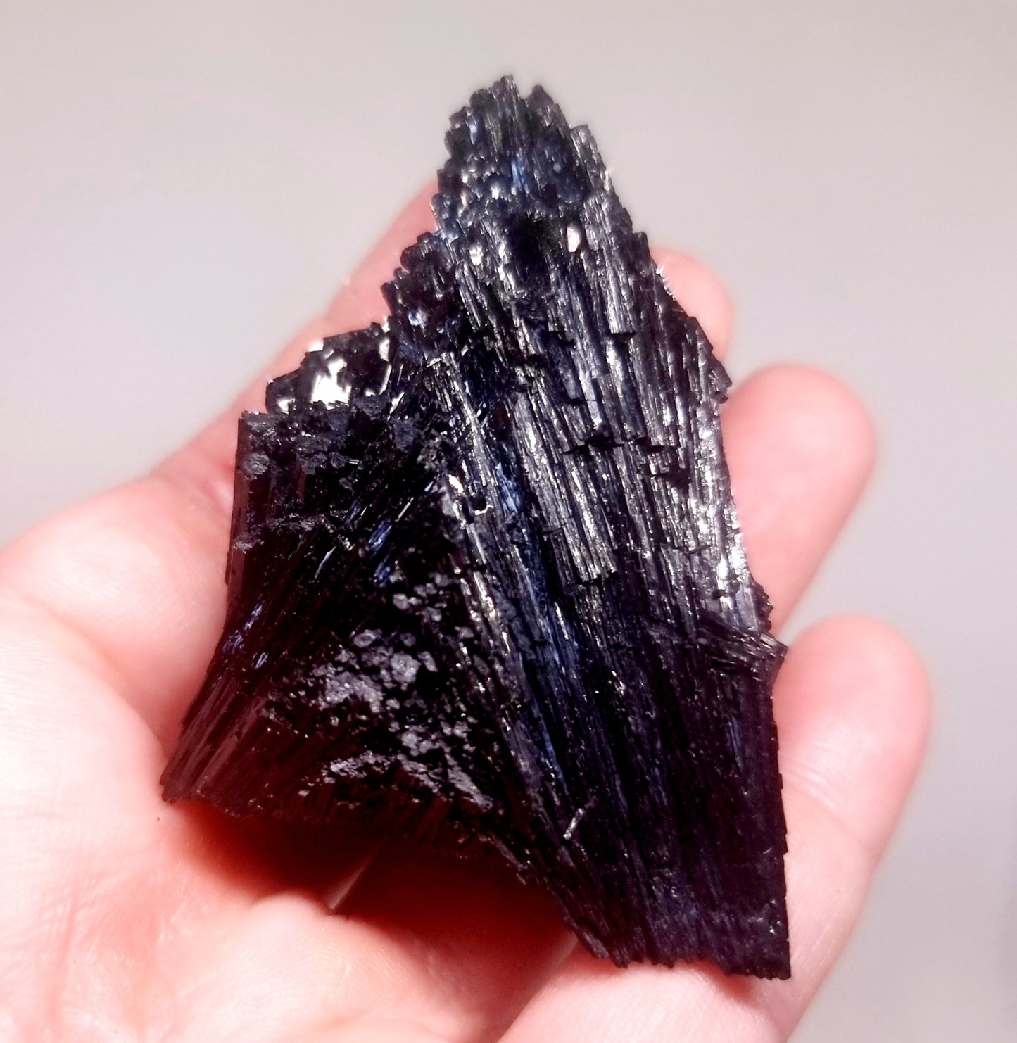 BLACK SCHORL TOURMALINE SPECIMEN 82 g - SHAMANIC PROTECTION