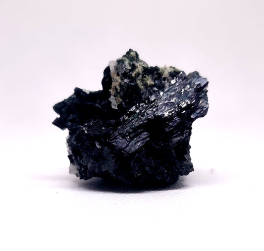 GREEN ACTINOLITE CLUSTER IN QUARTZ MATRIX 77 g - PSYCHIC SHIELD