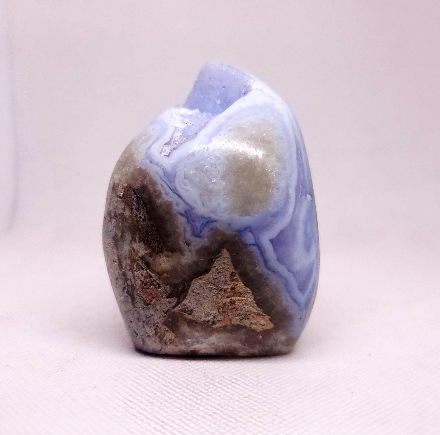 BLUE LACE AGATE GEODE POLISHED FREE FORM 265 g - COMMUNICATION & COURAGE