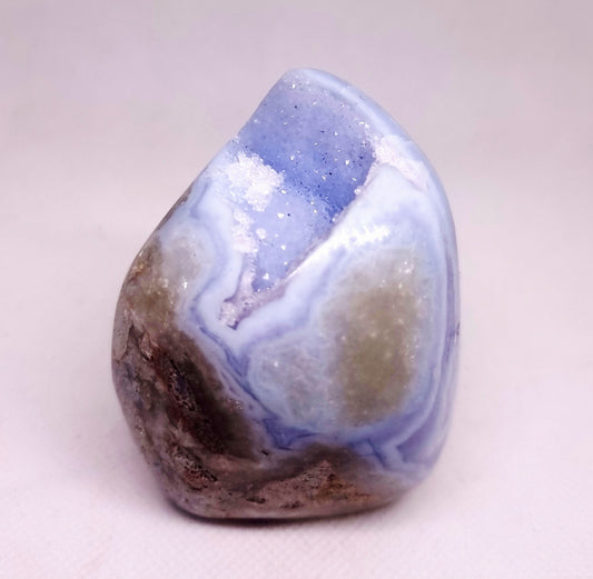 BLUE LACE AGATE GEODE POLISHED FREE FORM 265 g - COMMUNICATION & COURAGE