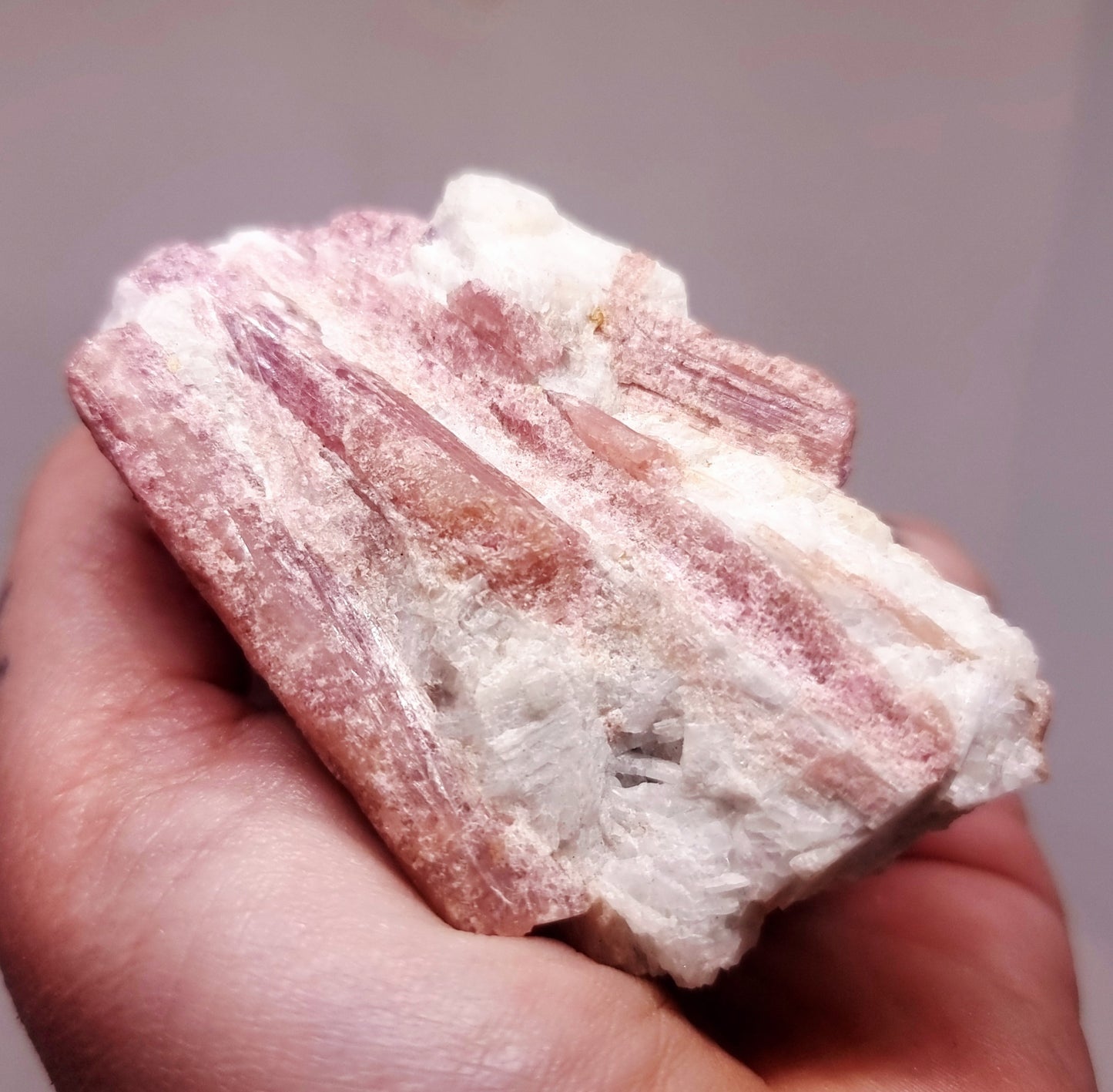 PINK RUBELLITE TOURMALINE IN SCHIST 116 g - PROTECTION