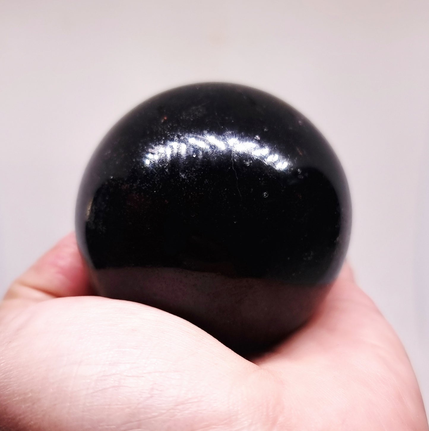 BLACK TOURMALINE POLISHED SPHERE 6 cm - SHAMANIC PROTECTION