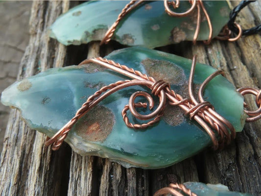 CHROME EMERALD CHRYSOPHASE COPPER WIRE WRAPPED NECKLACE