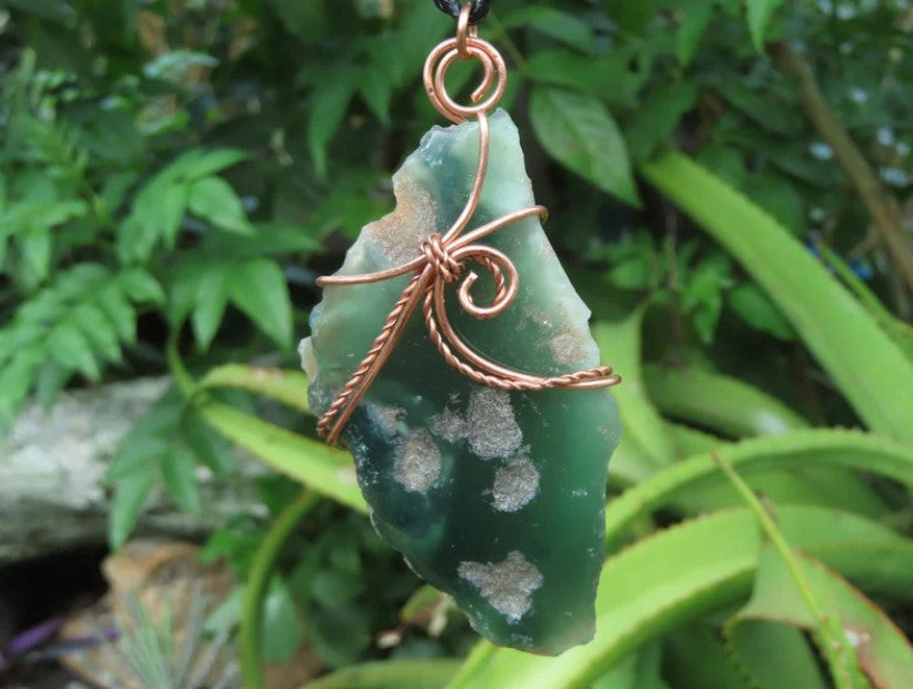 CHROME EMERALD CHRYSOPHASE COPPER WIRE WRAPPED NECKLACE