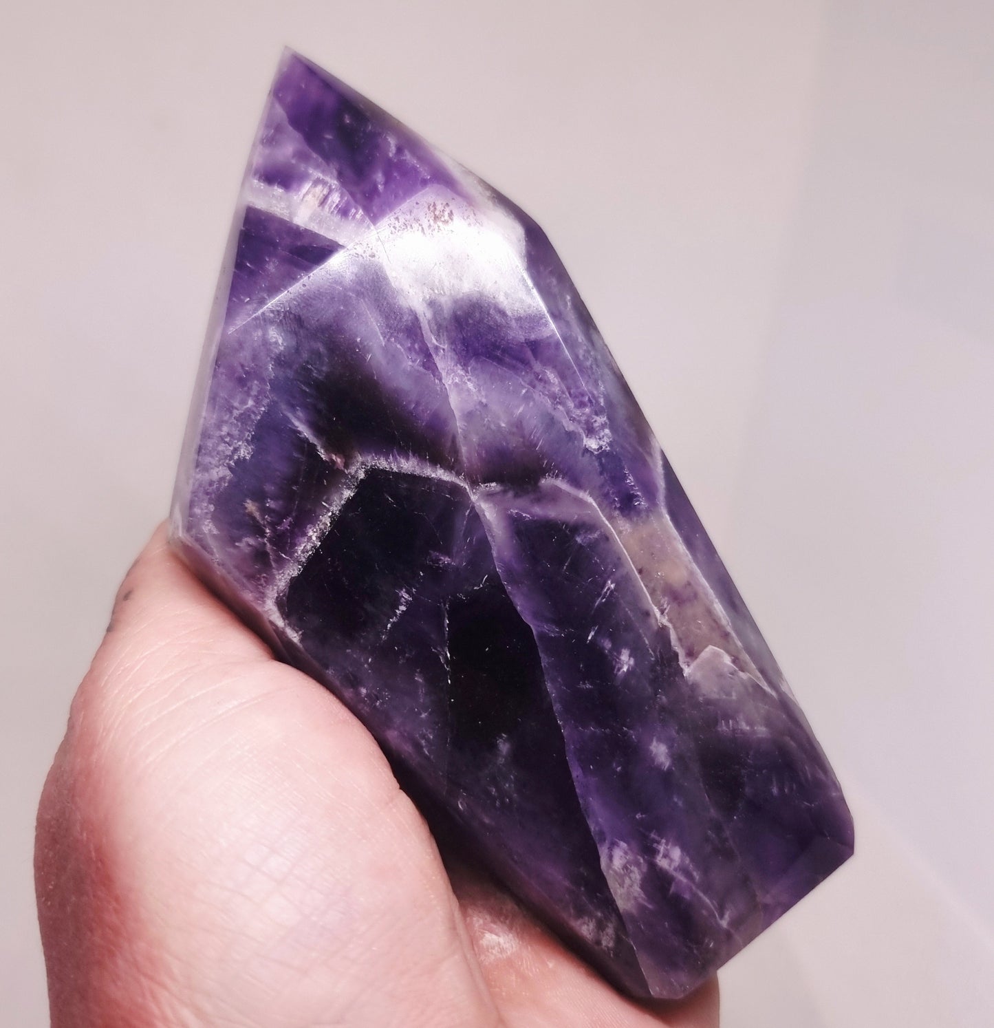CHEVRON AMETHYST POLISHED TOWER POINT 273 g - INTUITION