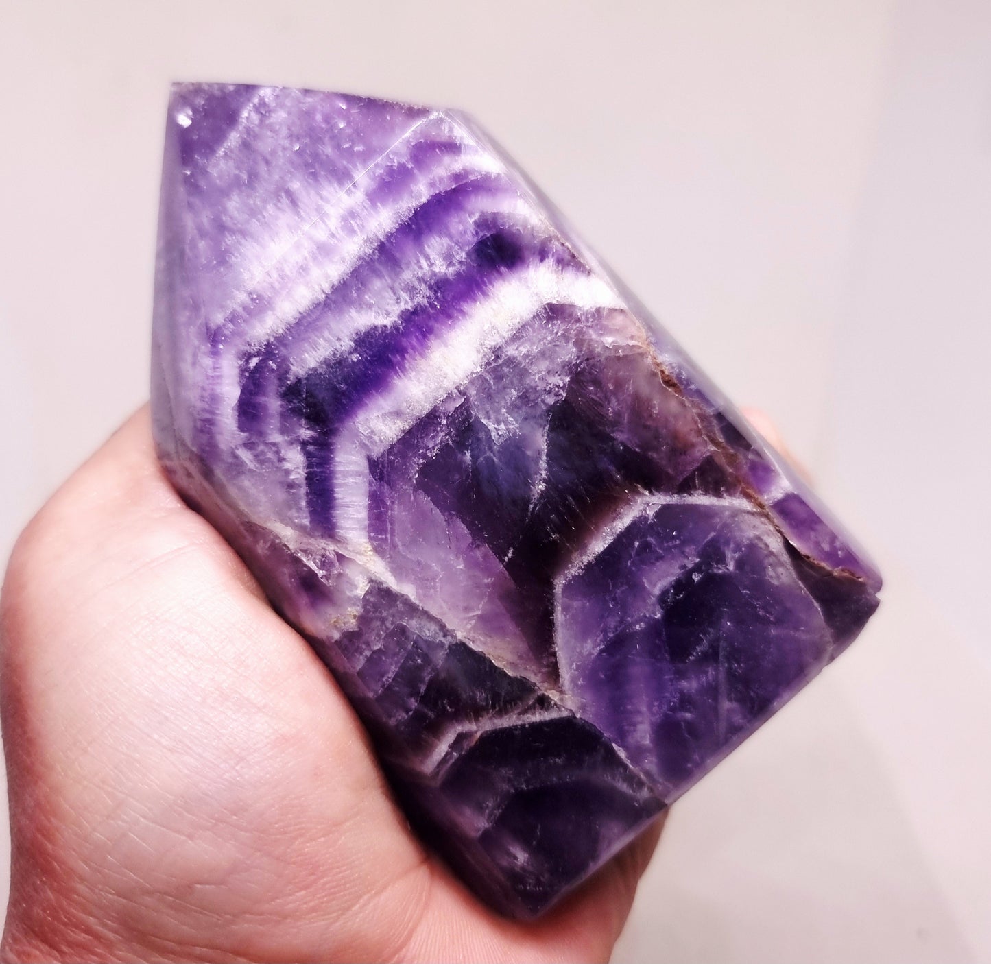 CHEVRON AMETHYST POLISHED TOWER POINT 298 g - INTUITION