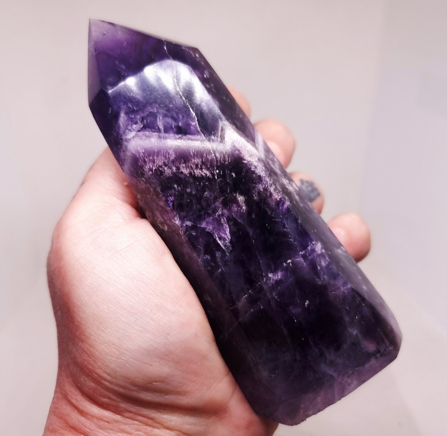 CHEVRON AMETHYST POLISHED TOWER POINT 242 g - INTUITION