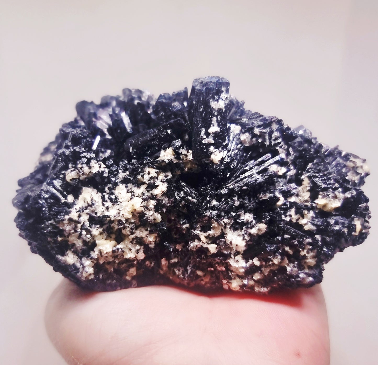 BLACK SCHORL TOURMALINE SPECIMEN 594 g - SHAMANIC PROTECTION