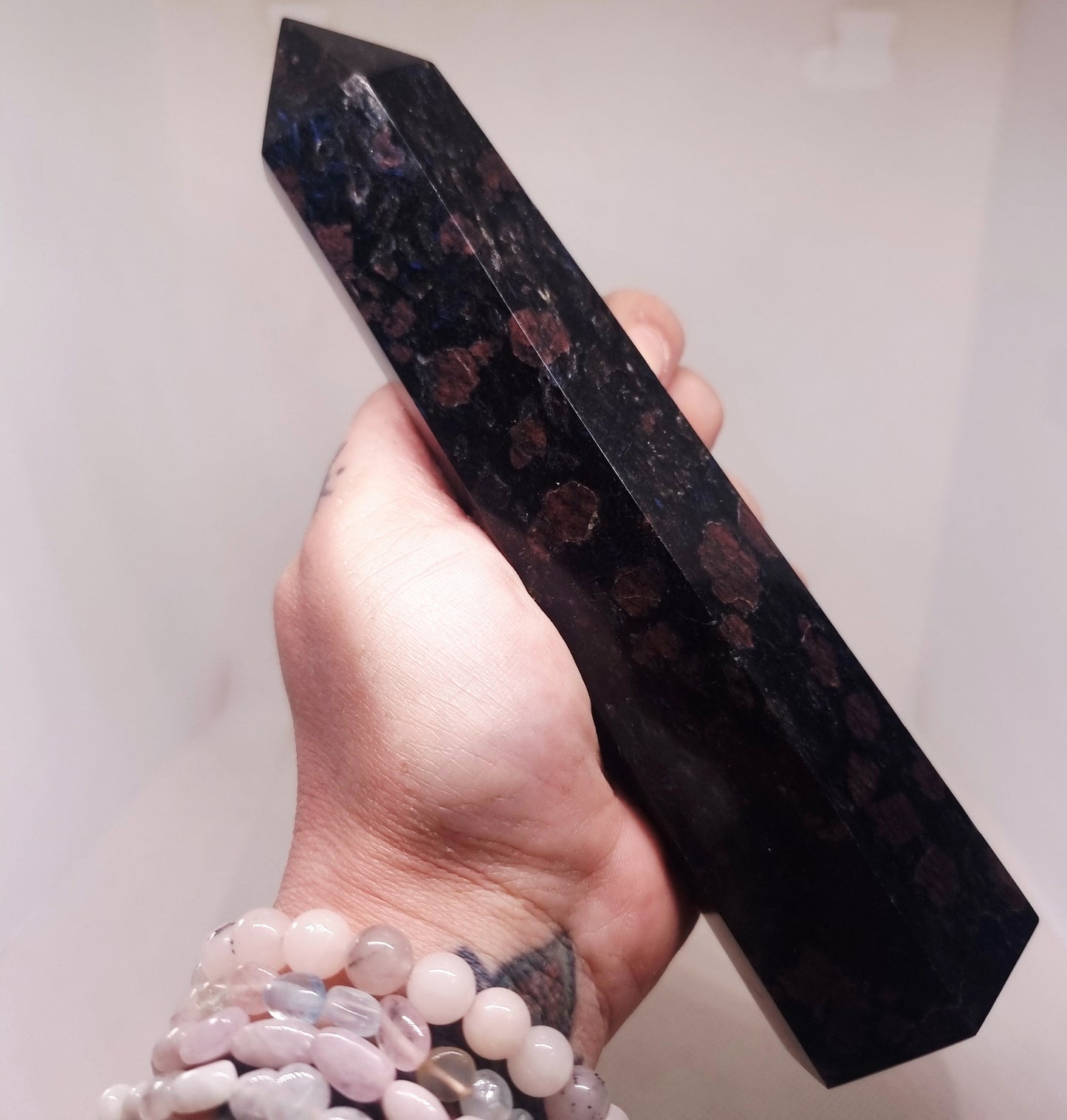 BLUE SPARK LOLITE POLISHED TOWER 604 g - INTUITION