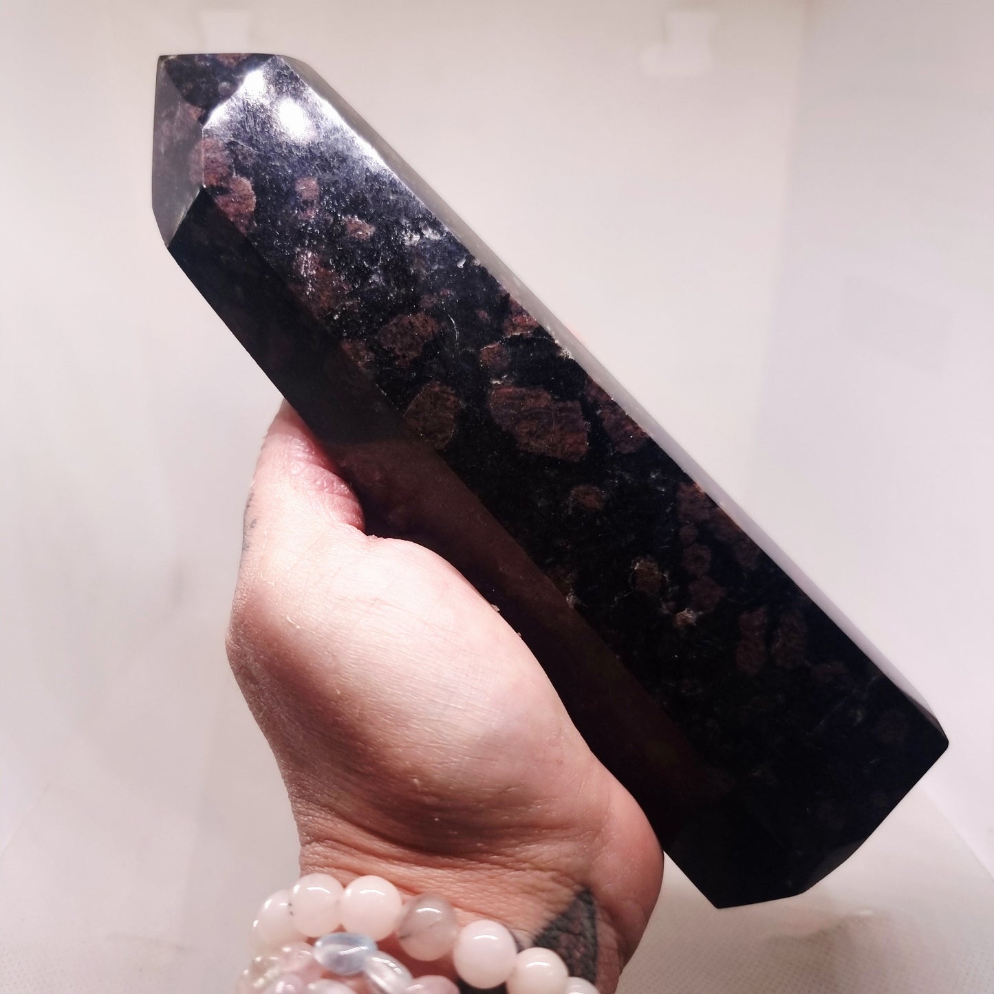 BLUE SPARK LOLITE POLISHED TOWER 666 g - INTUITION