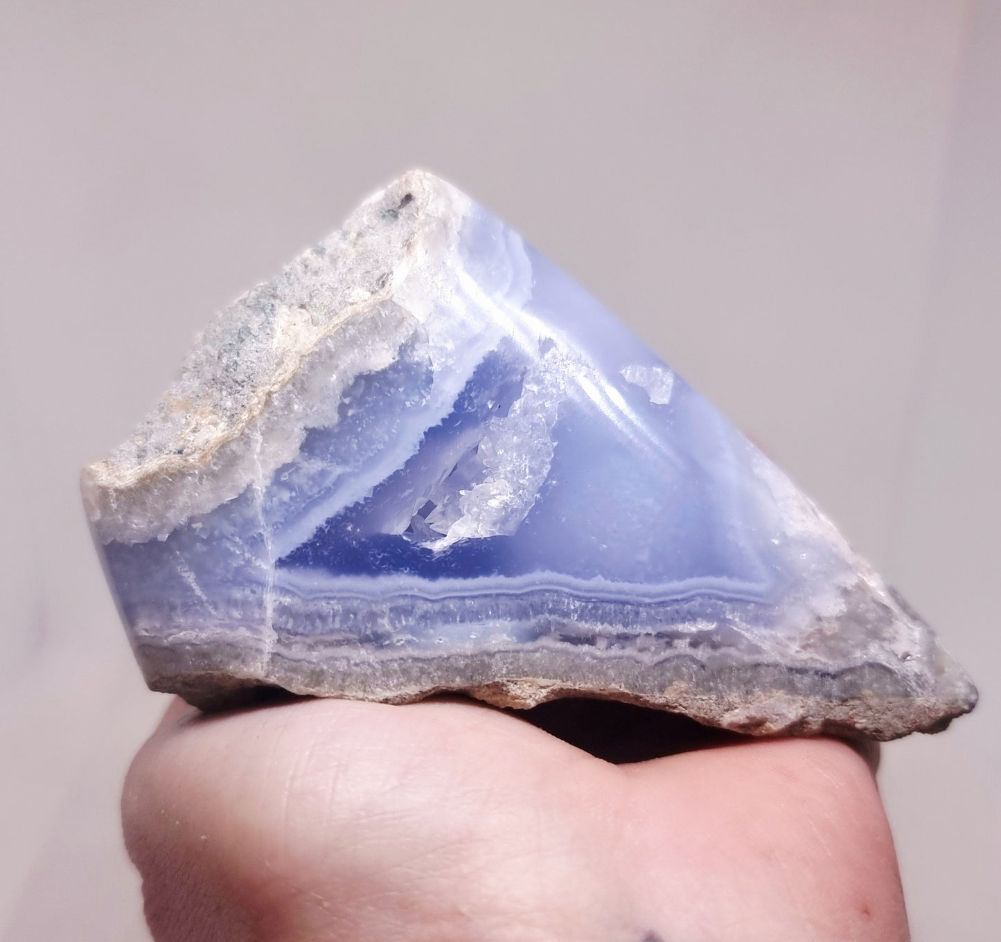 BLUE LACE AGATE GEODE 199 g - COMMUNICATION & COURAGE