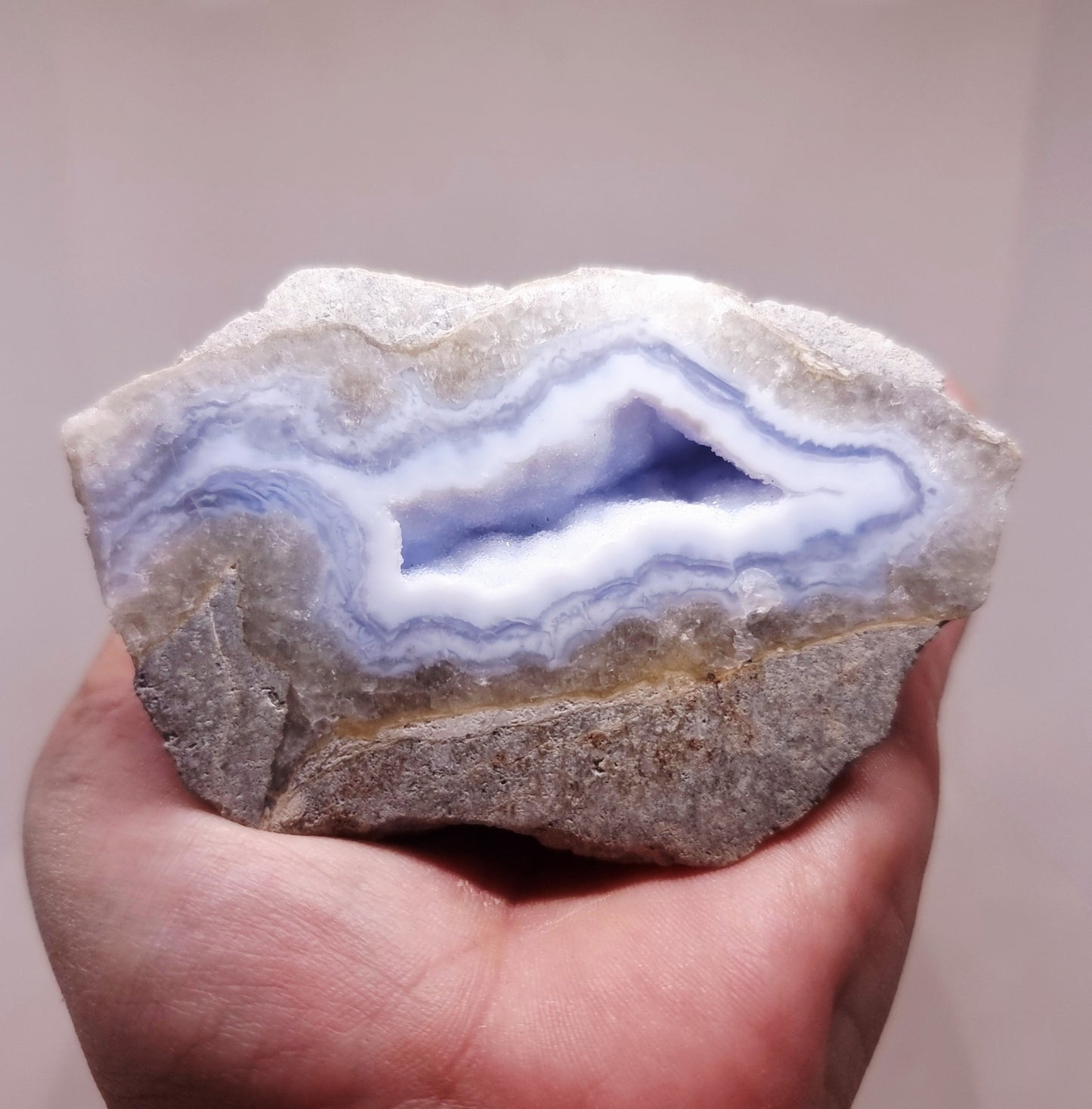 BLUE LACE AGATE GEODE 181 g - COMMUNICATION & COURAGE