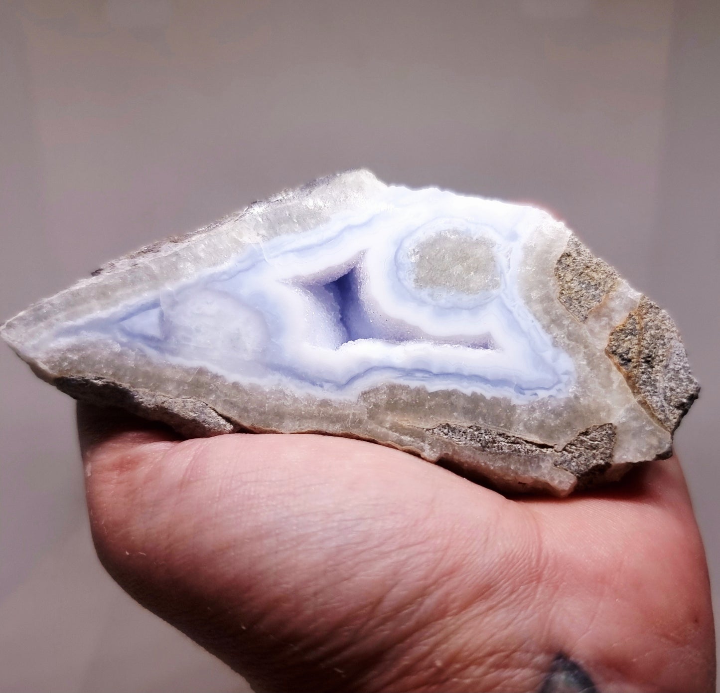 BLUE LACE AGATE GEODE 148 g - COMMUNICATION & COURAGE