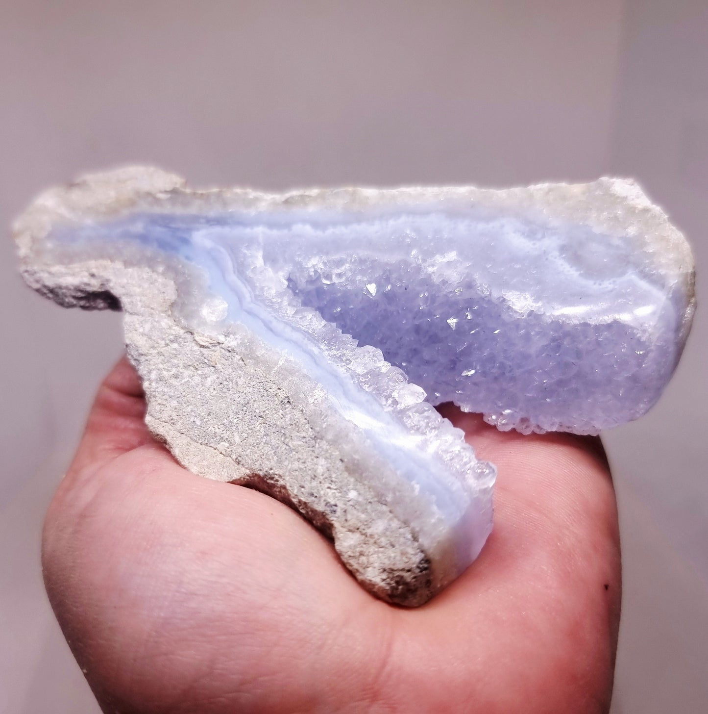 BLUE LACE AGATE GEODE 182 g - COMMUNICATION & COURAGE