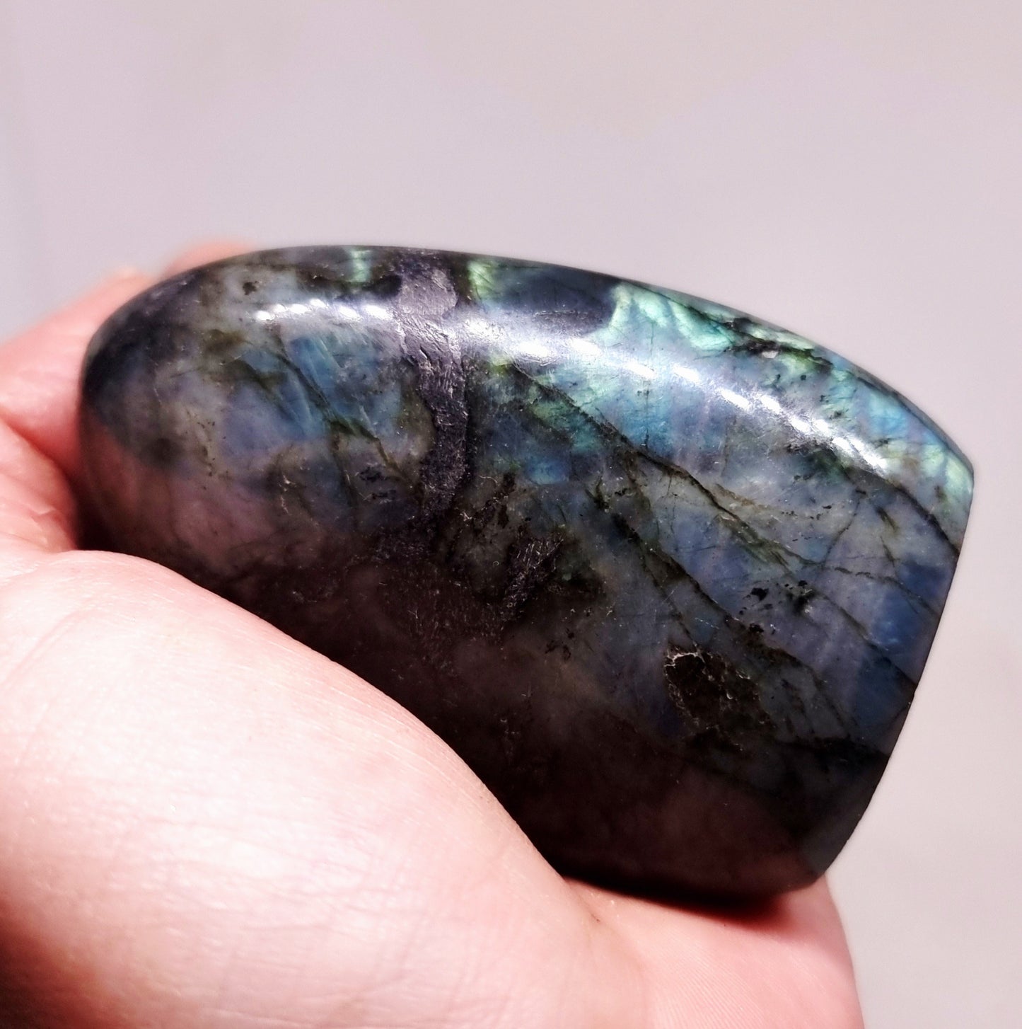 BLUE & GREEN FLASH LABRADORITE FREEFORM 167 g - CLAIRVOYANCE