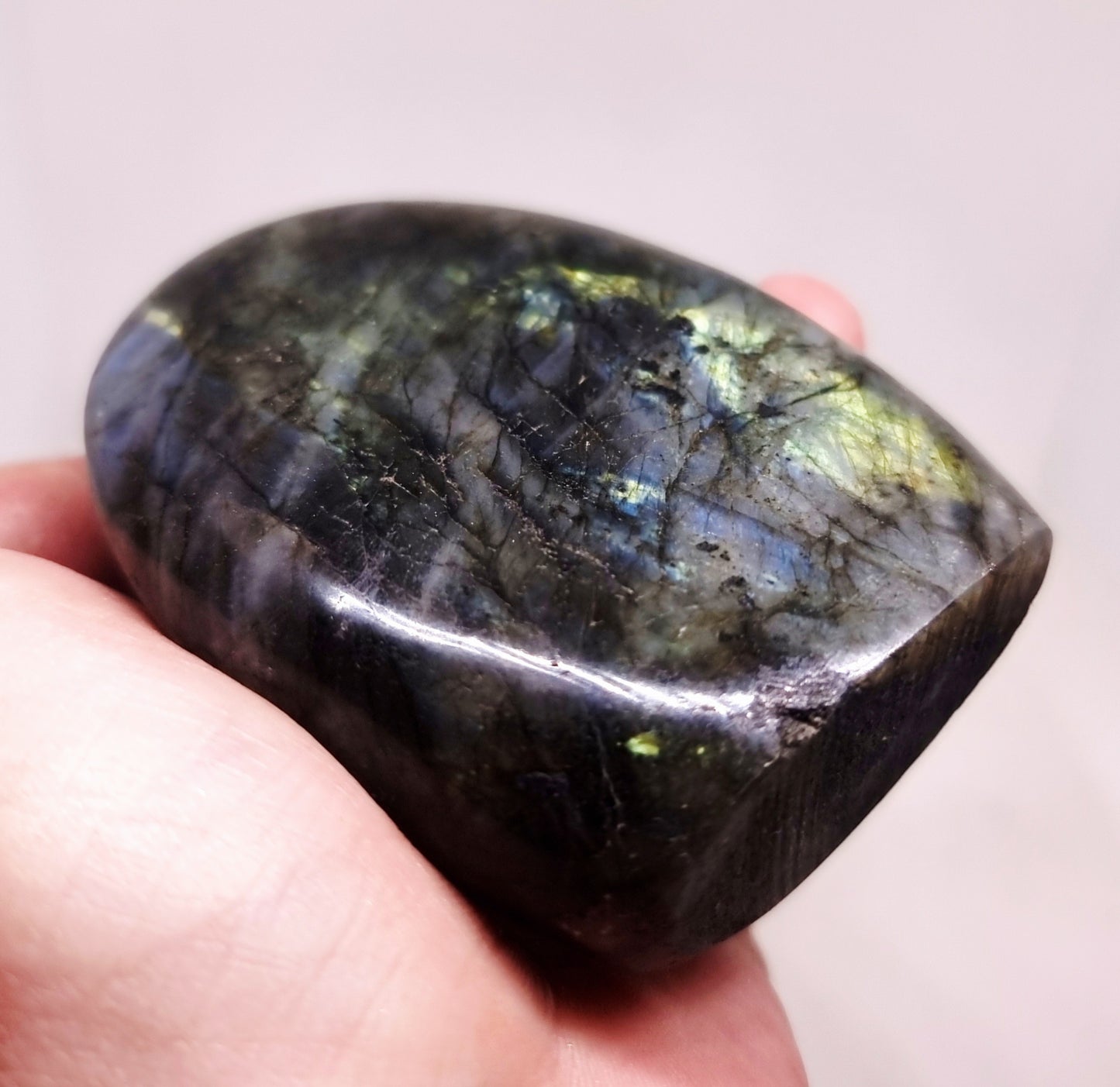 BLUE & GREEN FLASH LABRADORITE FREEFORM 198 g - CLAIRVOYANCE