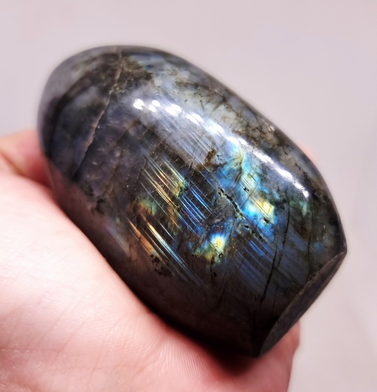 BLUE & GREEN FLASH LABRADORITE FREEFORM 177 g - CLAIRVOYANCE