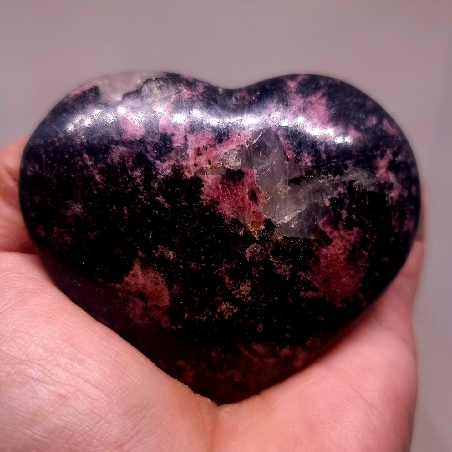 RHODONITE POLISHED HEART 7 x 6 cm - LOVE & COMPASSION