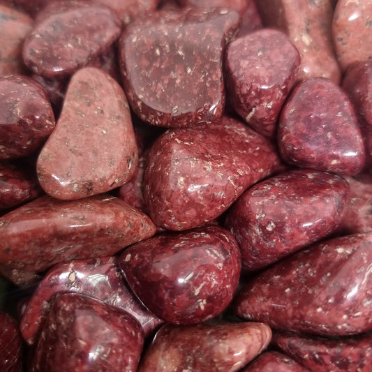 RED CHERRY QUARTZ POCKET STONE - CONFIDENCE