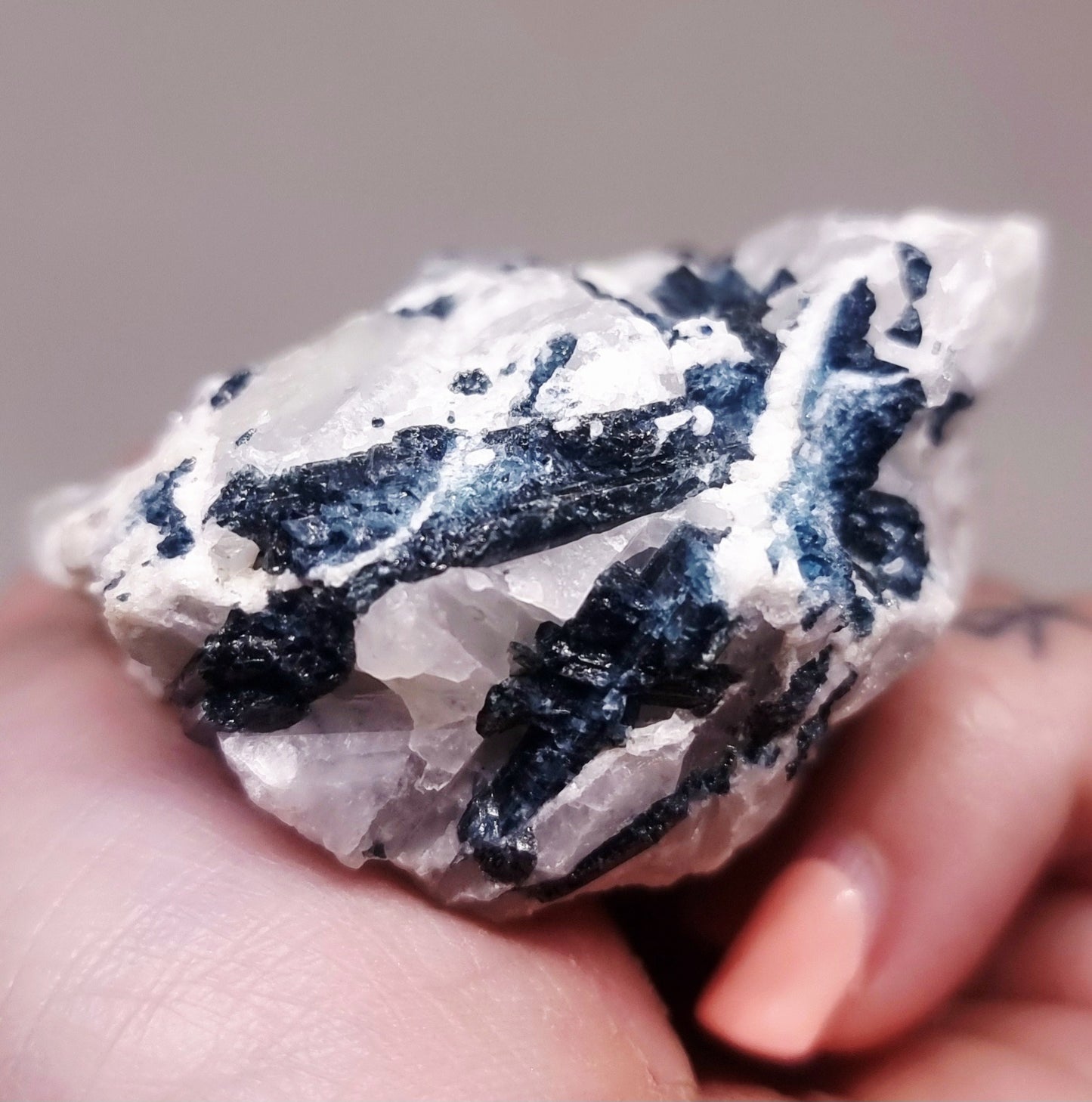 RARE BLUE INDICOLITE TOURMALINE IN WHITE QUARTZ 148 g