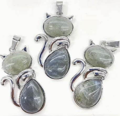 LABRADORITE CAT PENDANT - MENTAL CLARITY