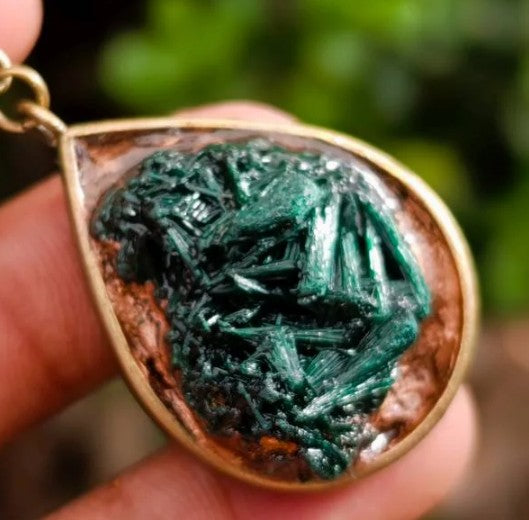 SILKY MALACHITE NECKLACE - HEART HEALING