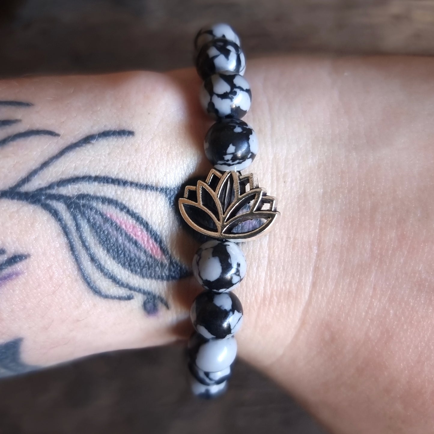 SNOWFLAKE OBSIDIAN LOTUS ENERGY BRACELET 8 mm - GROUNDING