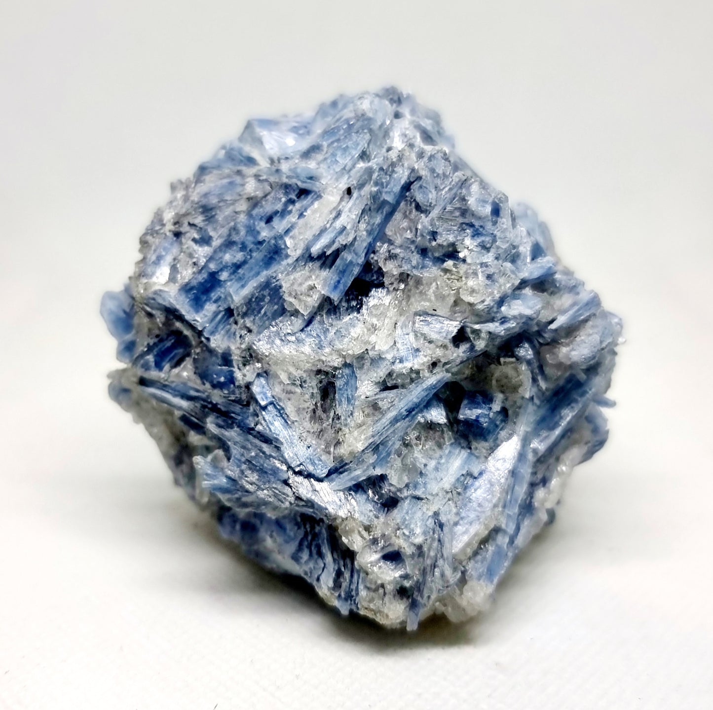 BLUE KYANITE MATRIX SPECIMEN 448 g - GROUNDING & ATTUNEMENT