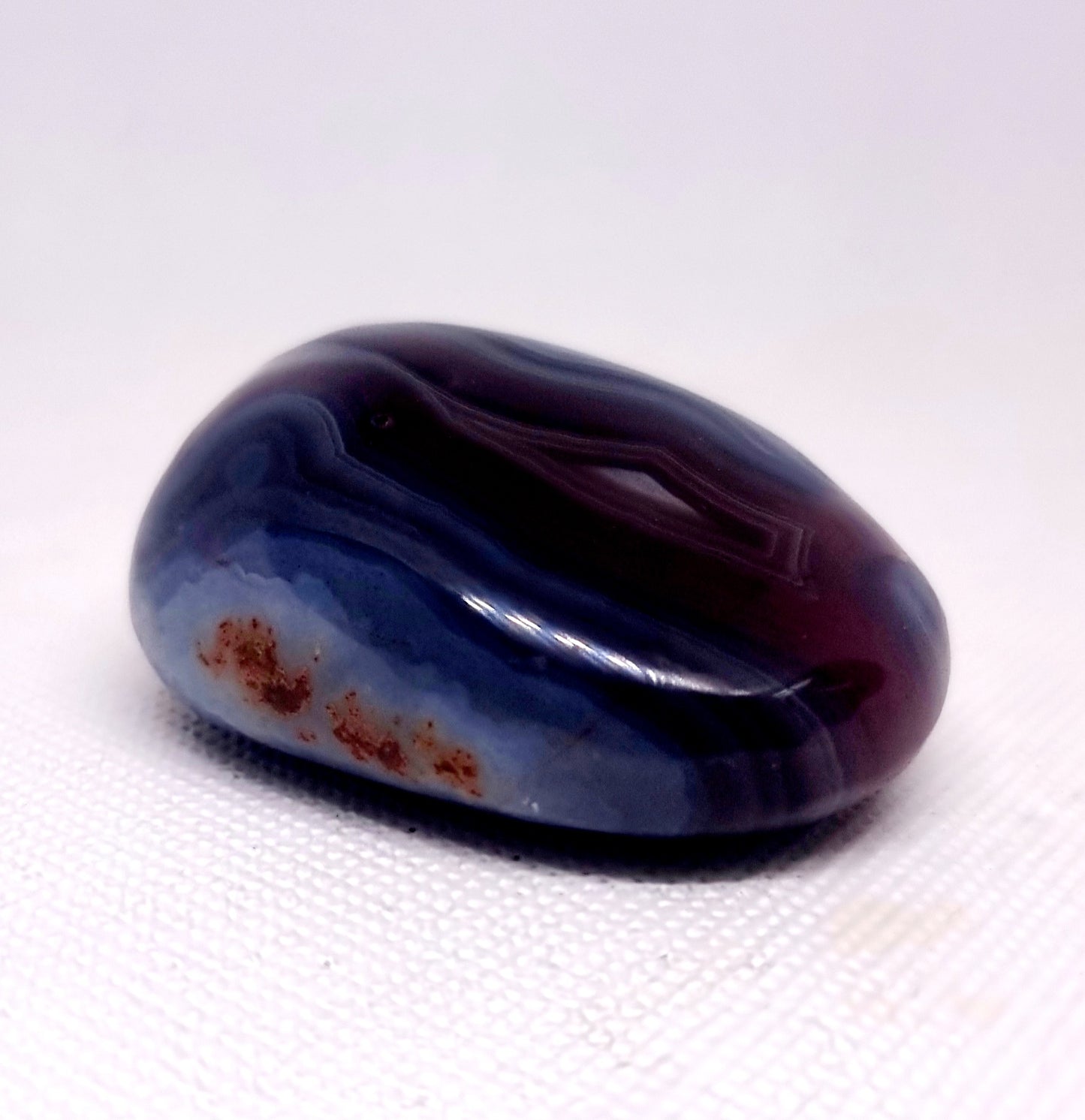 POLISHED RED SASHE RIVER AGATE PALM STONE 107 g - GROUNDING